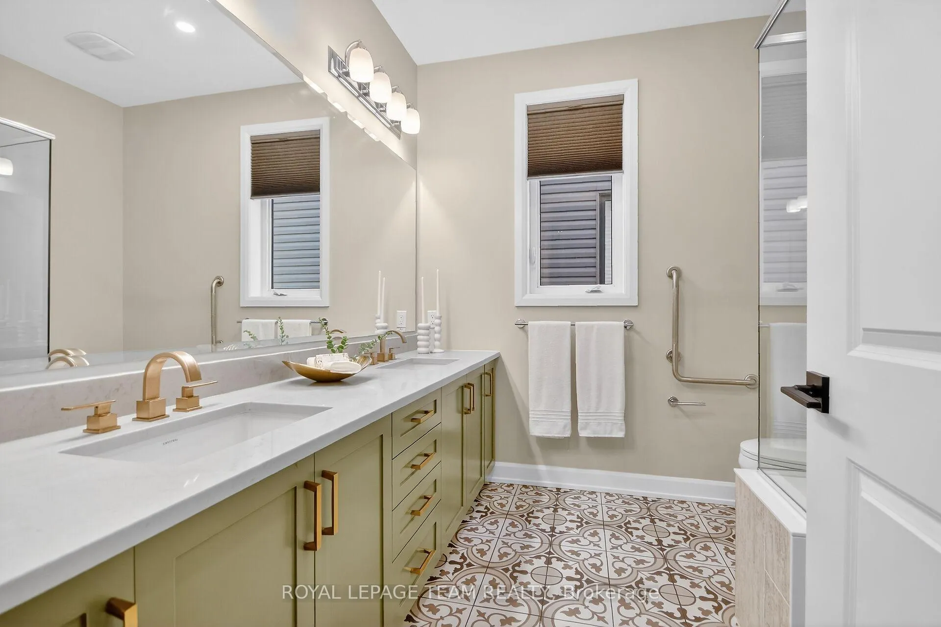 Photo 16 of 727 Coast Circle, Ottawa, Mahogany Community — HOMEH