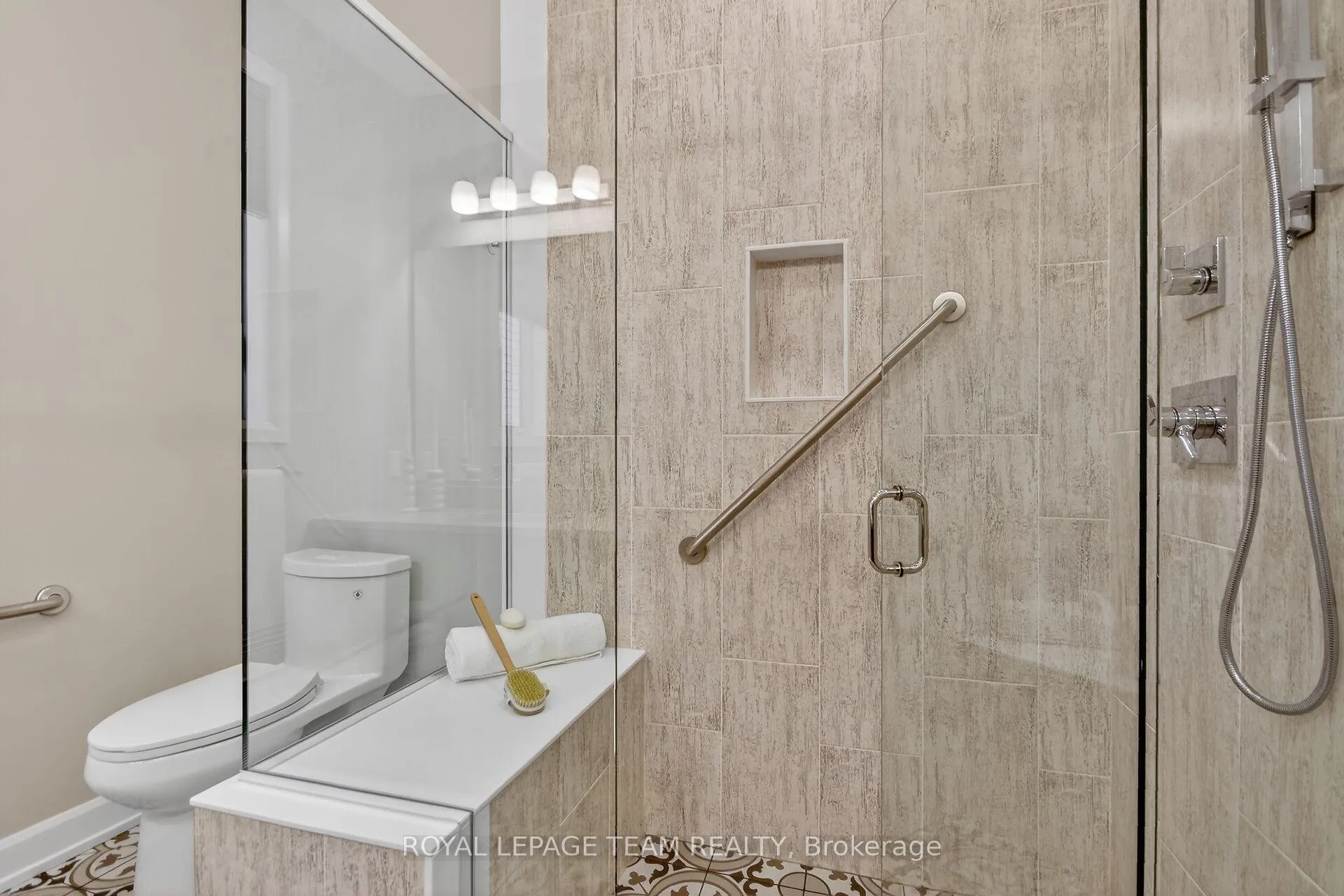 Photo 17 of 727 Coast Circle, Ottawa, Mahogany Community — HOMEH