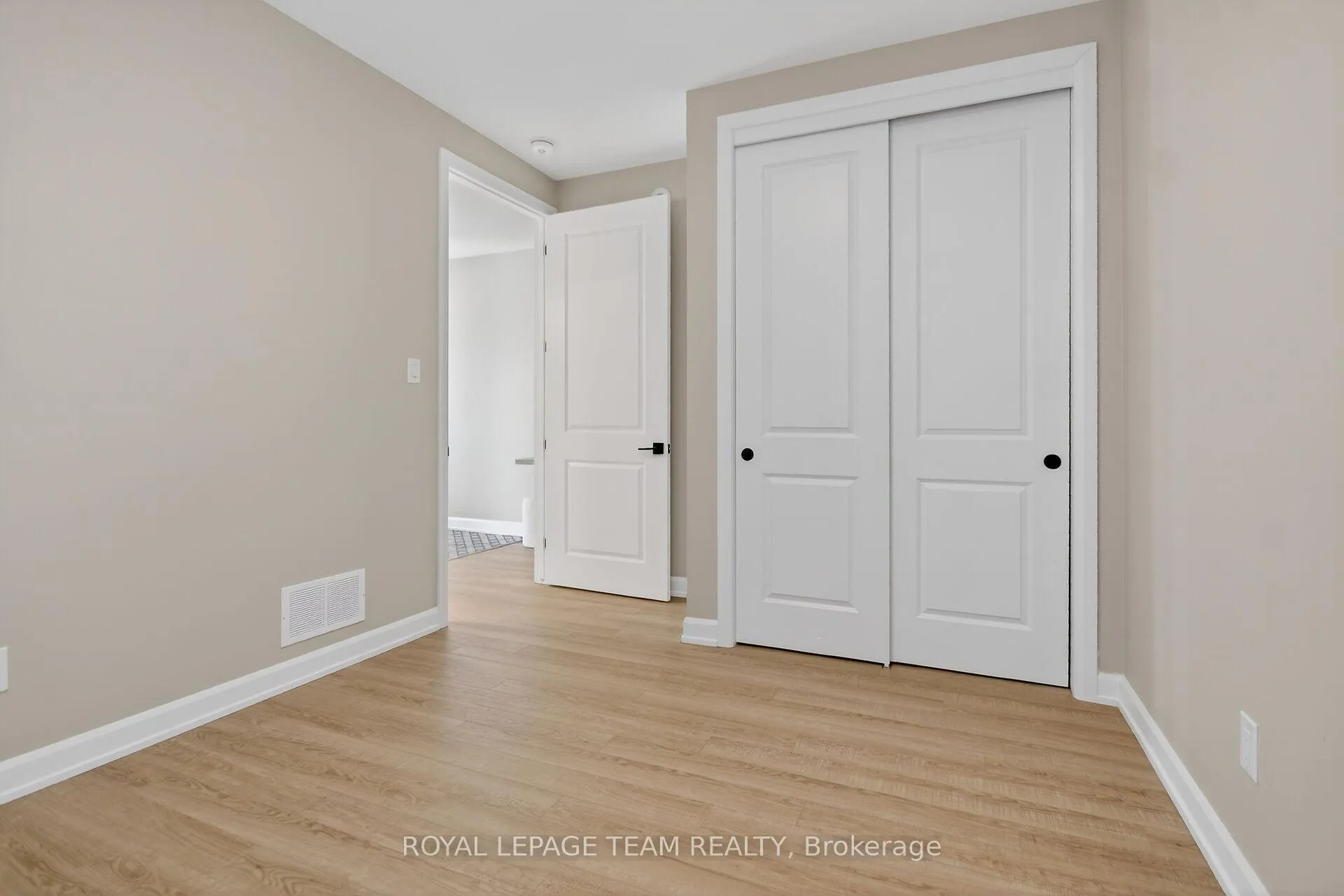 Photo 19 of 727 Coast Circle, Ottawa, Mahogany Community — HOMEH