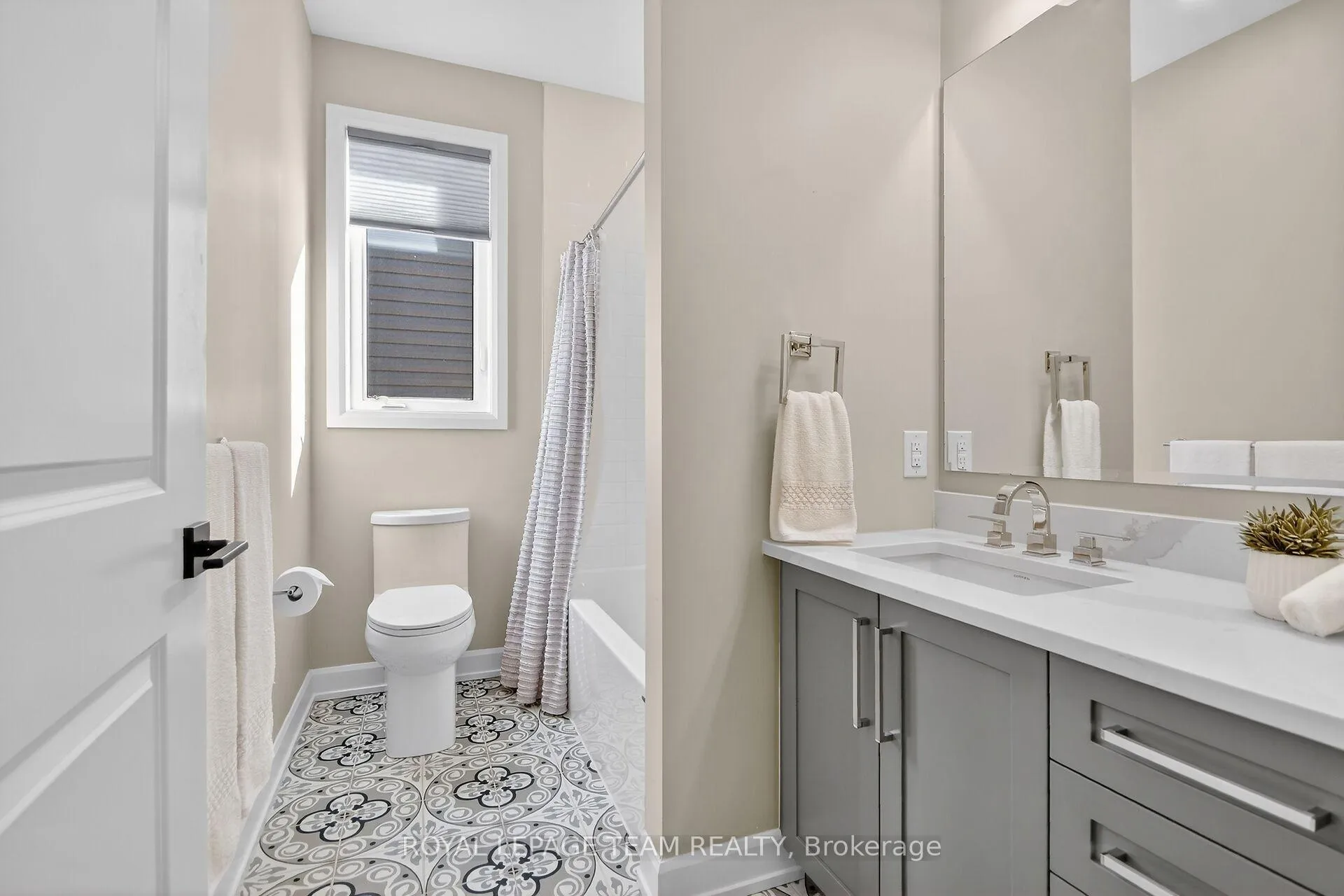 Photo 20 of 727 Coast Circle, Ottawa, Mahogany Community — HOMEH