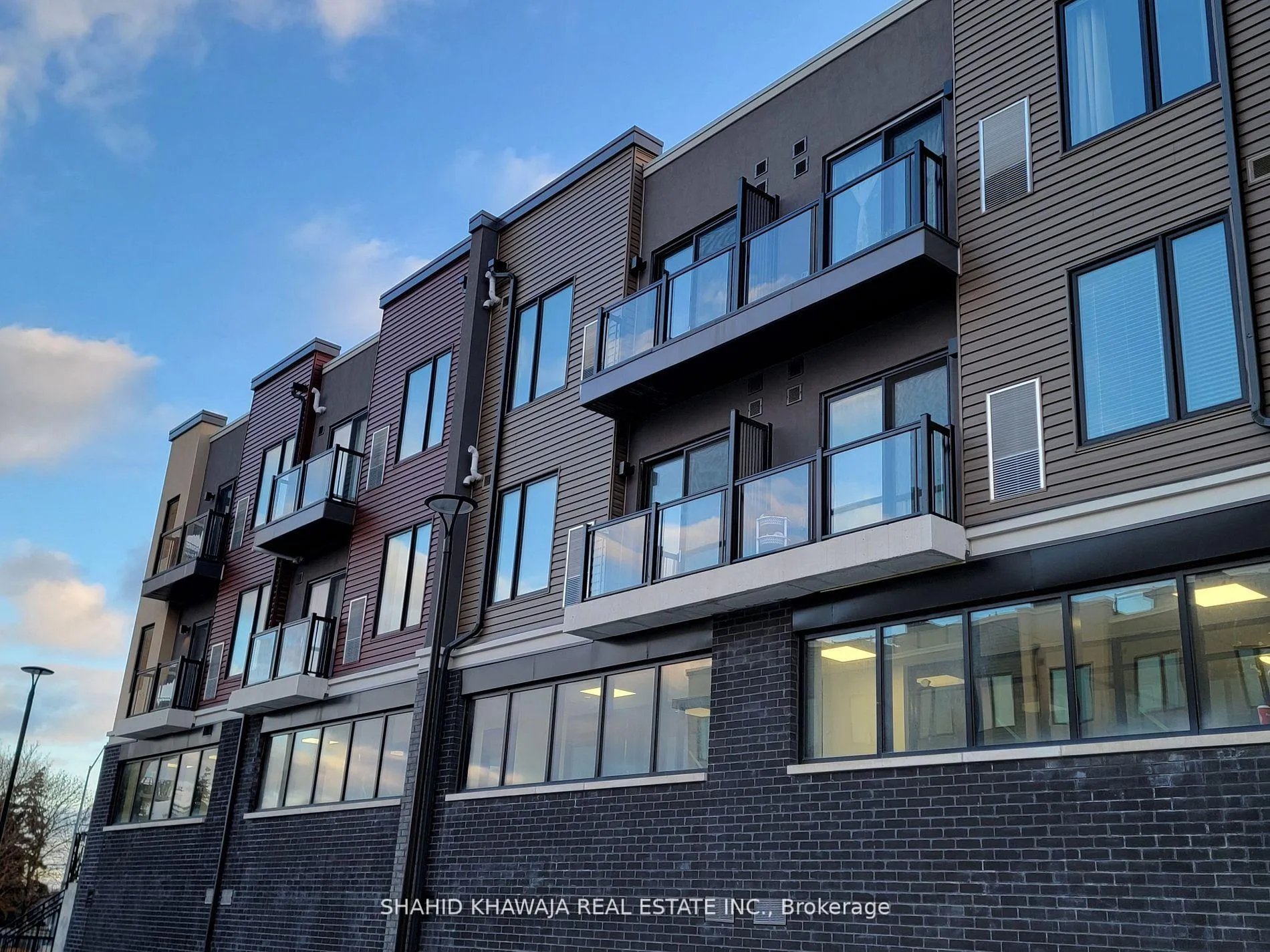 Photo 1 of Unit 304, 3401 Ridgeway Drive E, Mississauga, Erin Mills — HOMEH