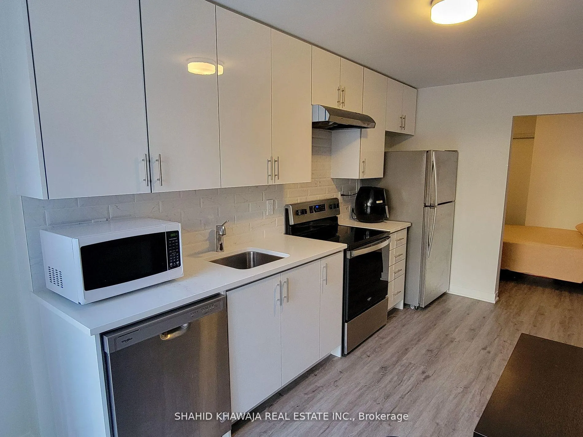Photo 6 of Unit 304, 3401 Ridgeway Drive E, Mississauga, Erin Mills — HOMEH