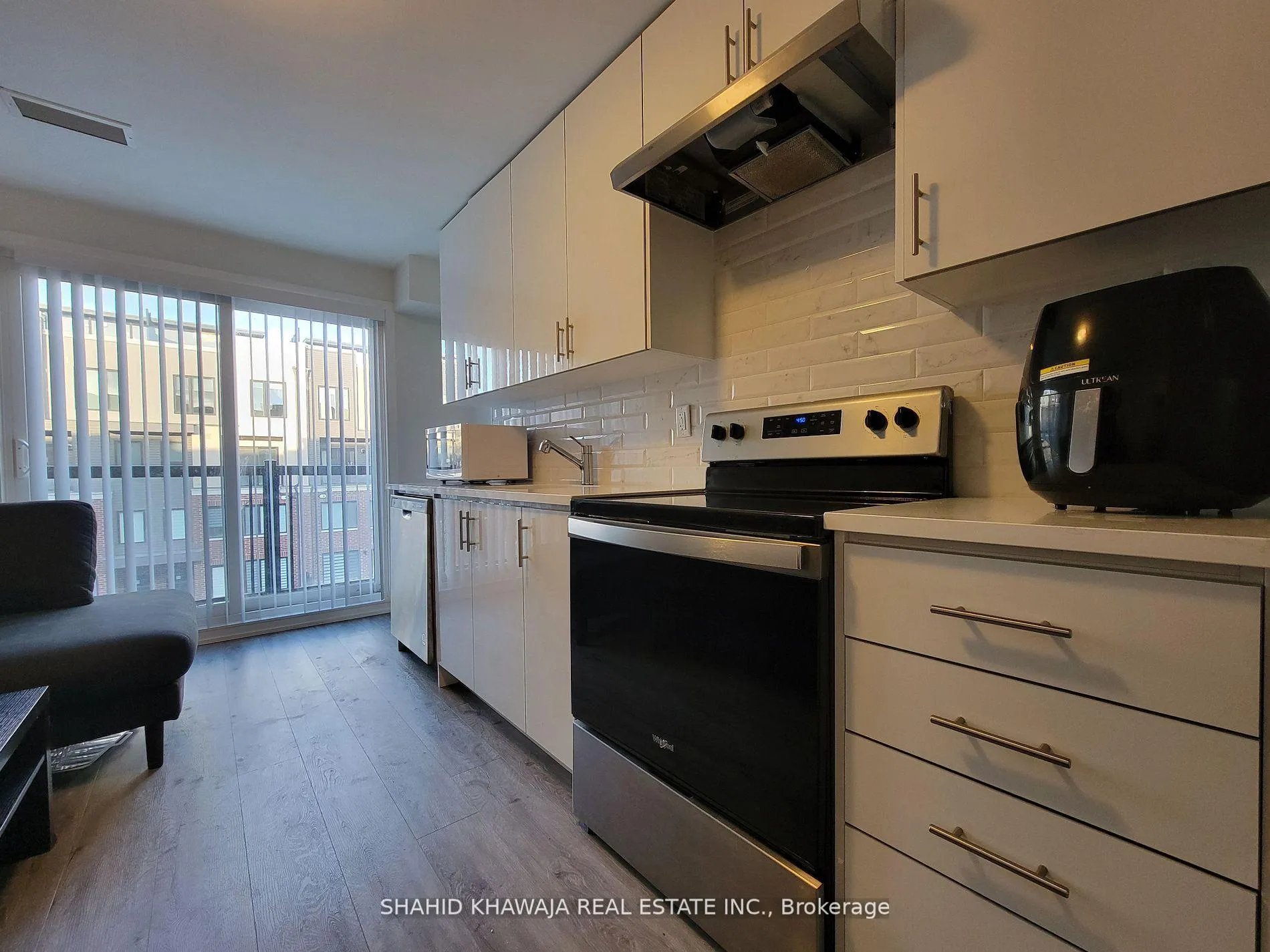 Photo 8 of Unit 304, 3401 Ridgeway Drive E, Mississauga, Erin Mills — HOMEH
