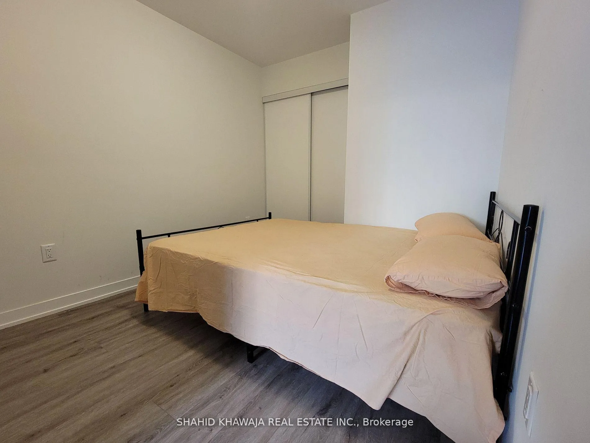 Photo 12 of Unit 304, 3401 Ridgeway Drive E, Mississauga, Erin Mills — HOMEH