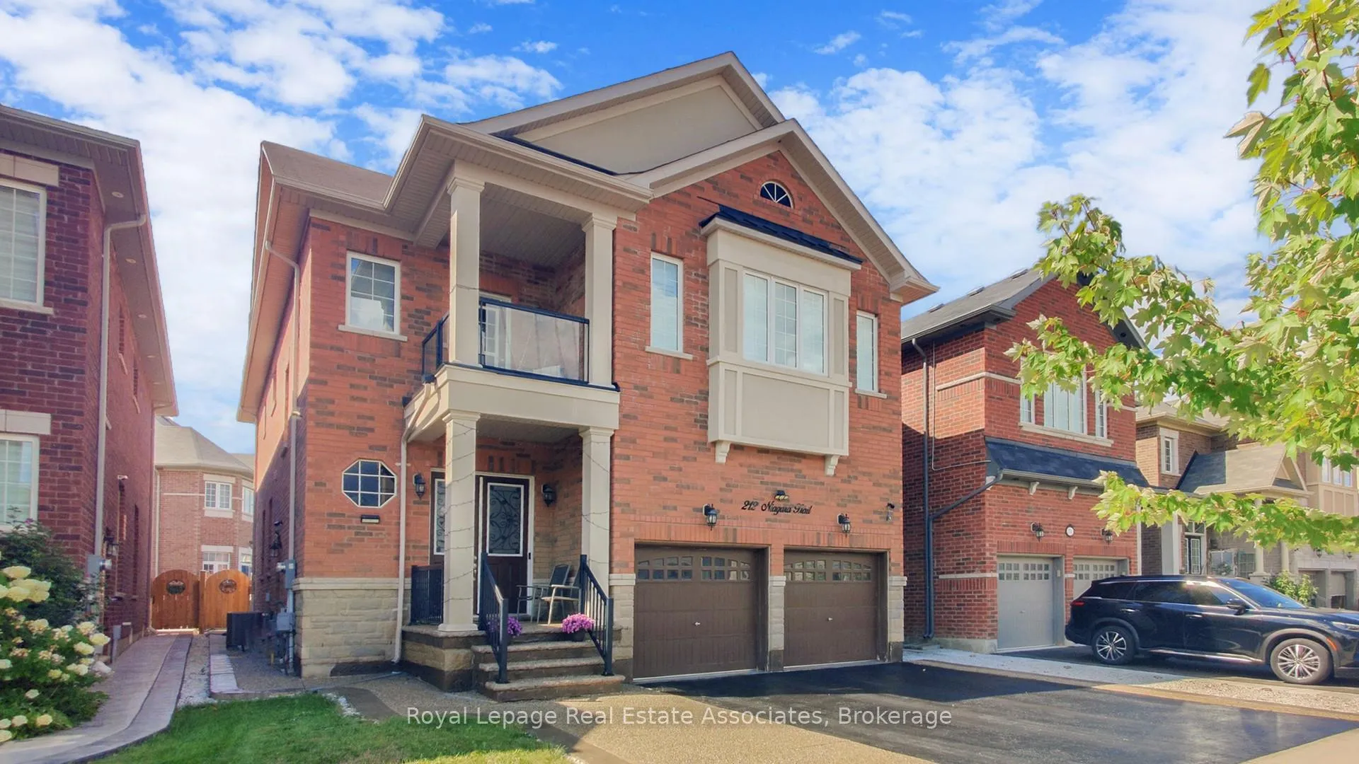 Photo 1 of 212 Niagara Trail, Halton Hills, Georgetown — HOMEH