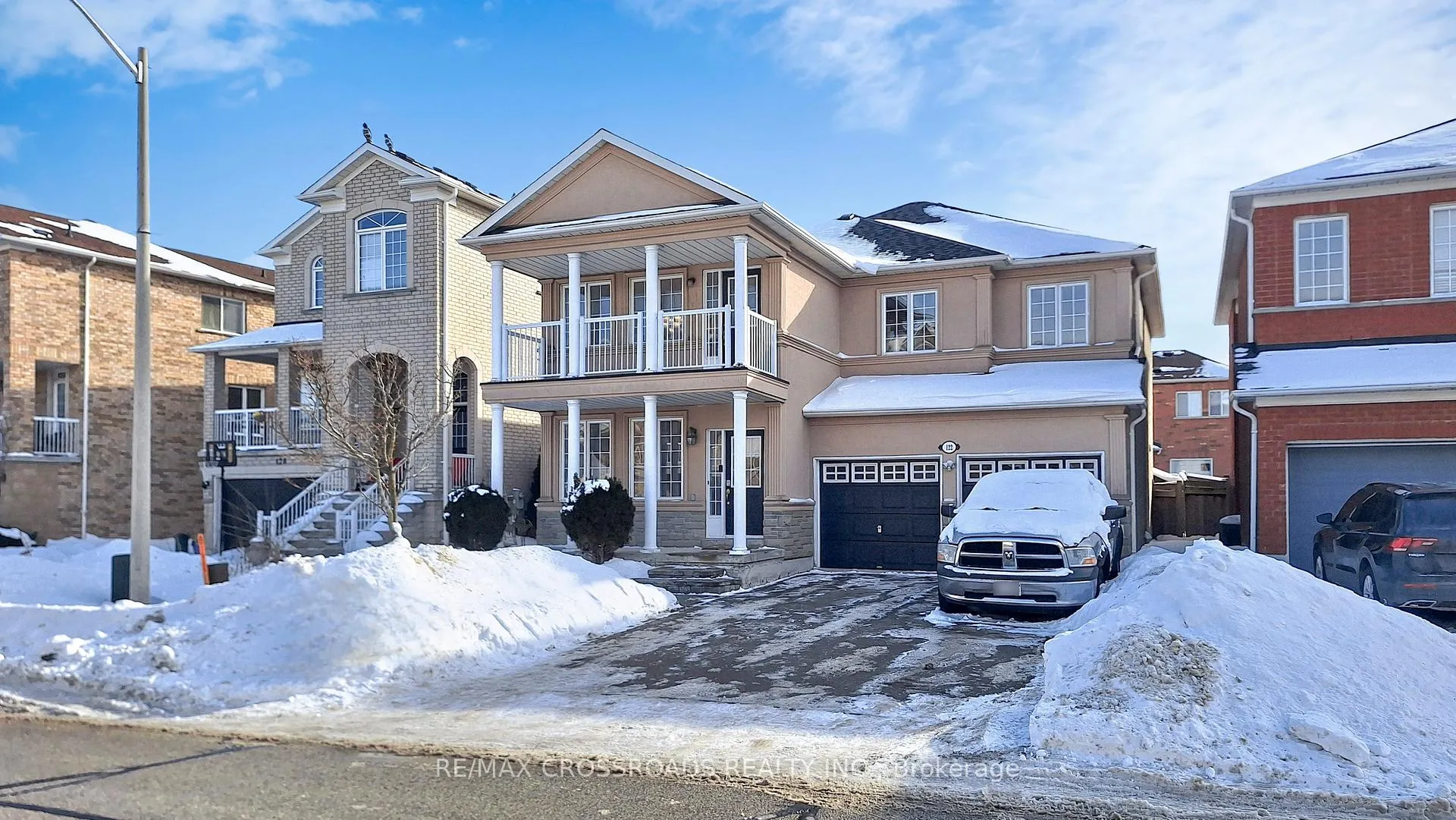 Photo 3 of 122 Destino Crescent, Vaughan, Vellore Village — HOMEH