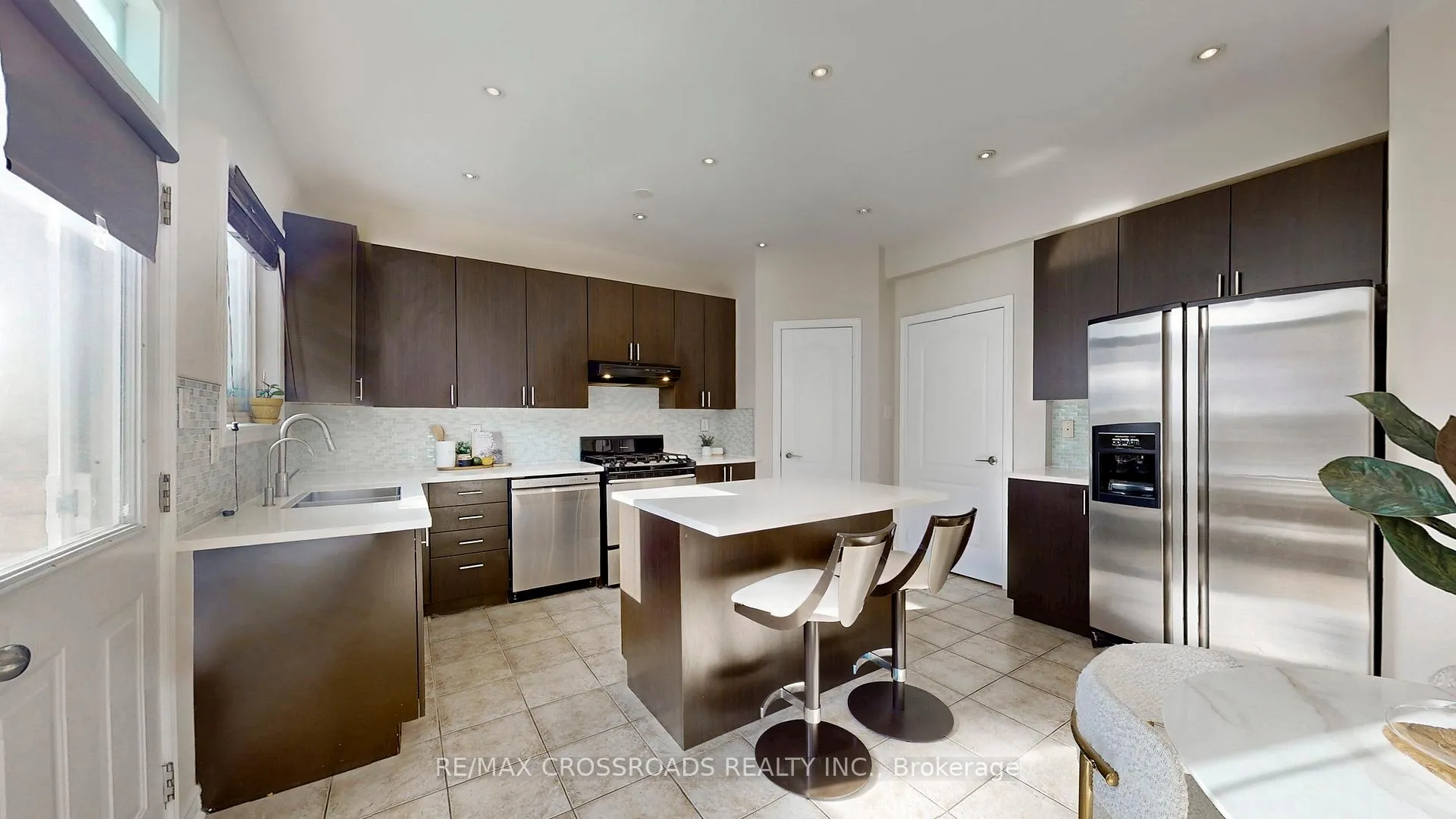 Photo 8 of 122 Destino Crescent, Vaughan, Vellore Village — HOMEH