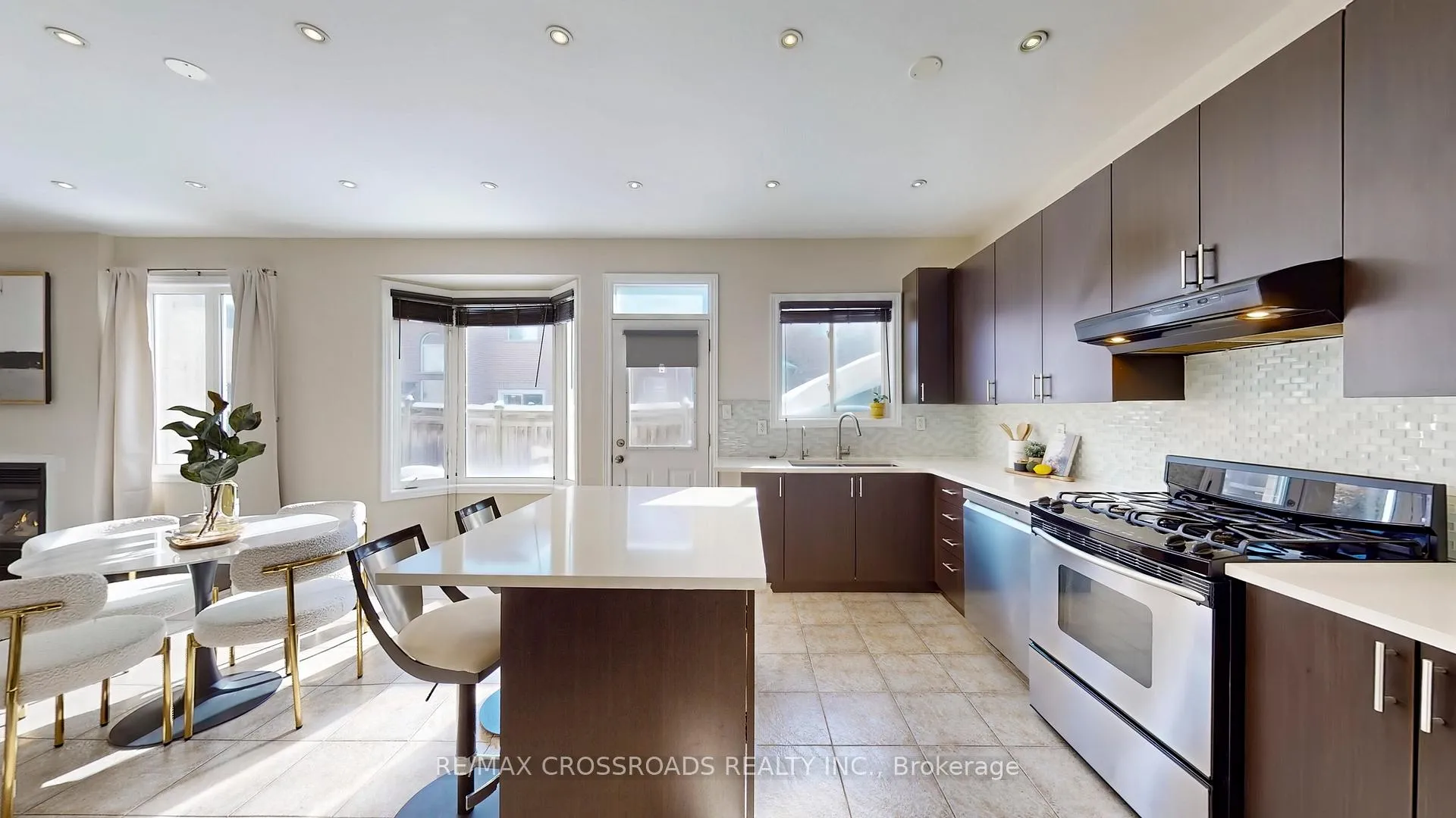 Photo 9 of 122 Destino Crescent, Vaughan, Vellore Village — HOMEH