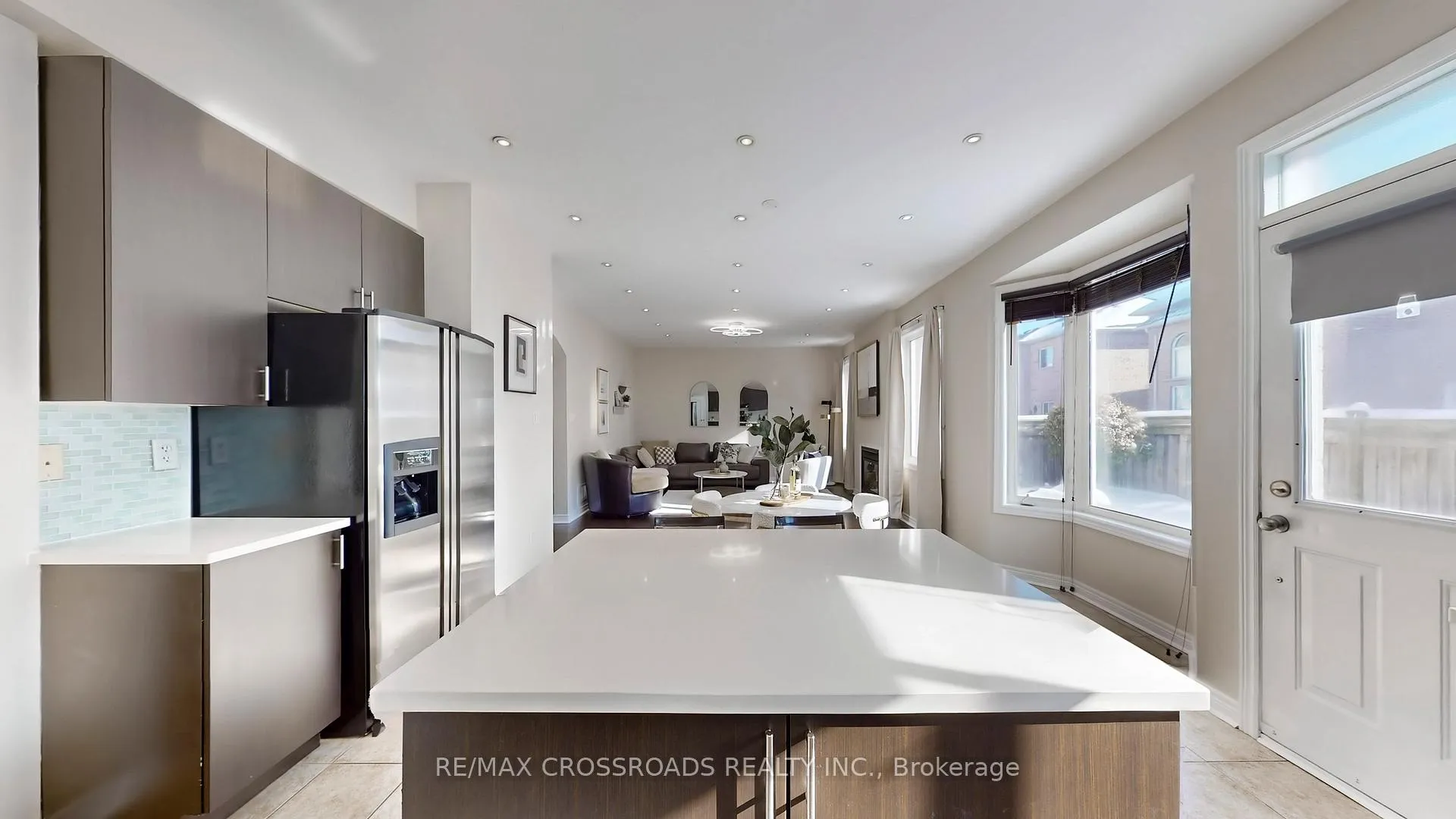 Photo 10 of 122 Destino Crescent, Vaughan, Vellore Village — HOMEH
