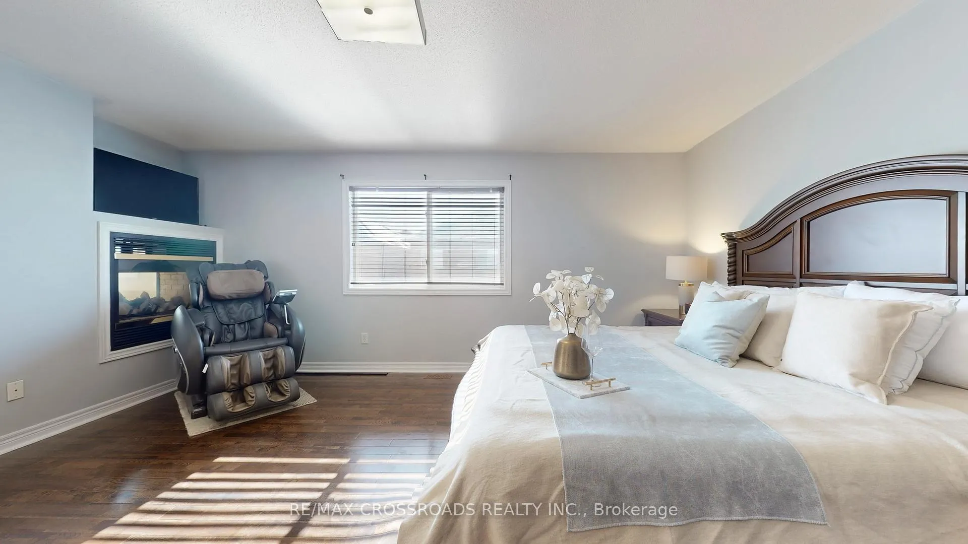Photo 23 of 122 Destino Crescent, Vaughan, Vellore Village — HOMEH