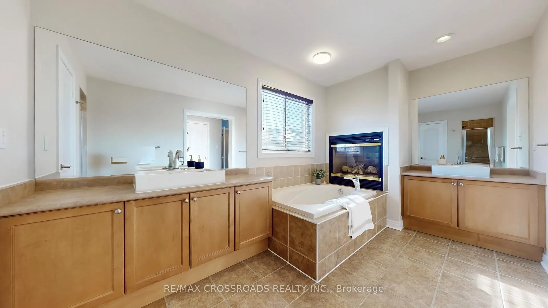 Photo 25 of 122 Destino Crescent, Vaughan, Vellore Village — HOMEH