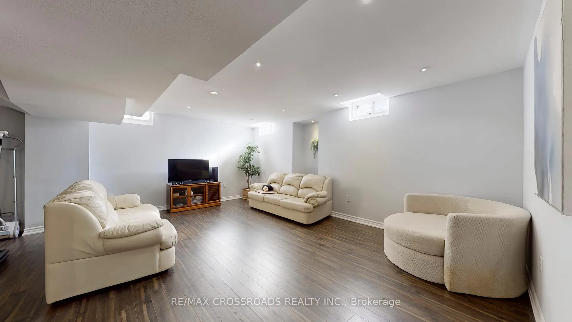 Photo 34 of 122 Destino Crescent, Vaughan, Vellore Village — HOMEH