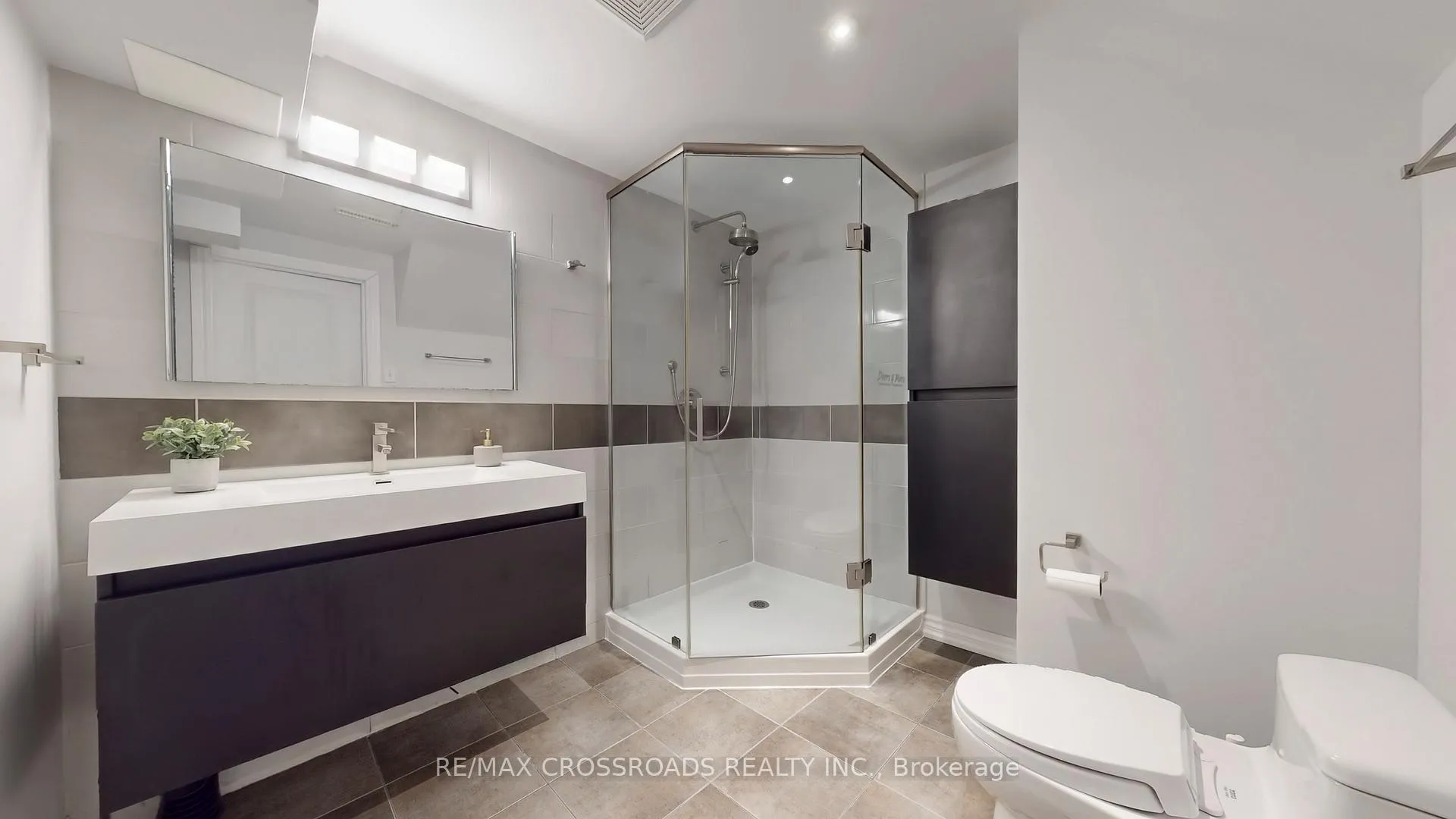 Photo 40 of 122 Destino Crescent, Vaughan, Vellore Village — HOMEH