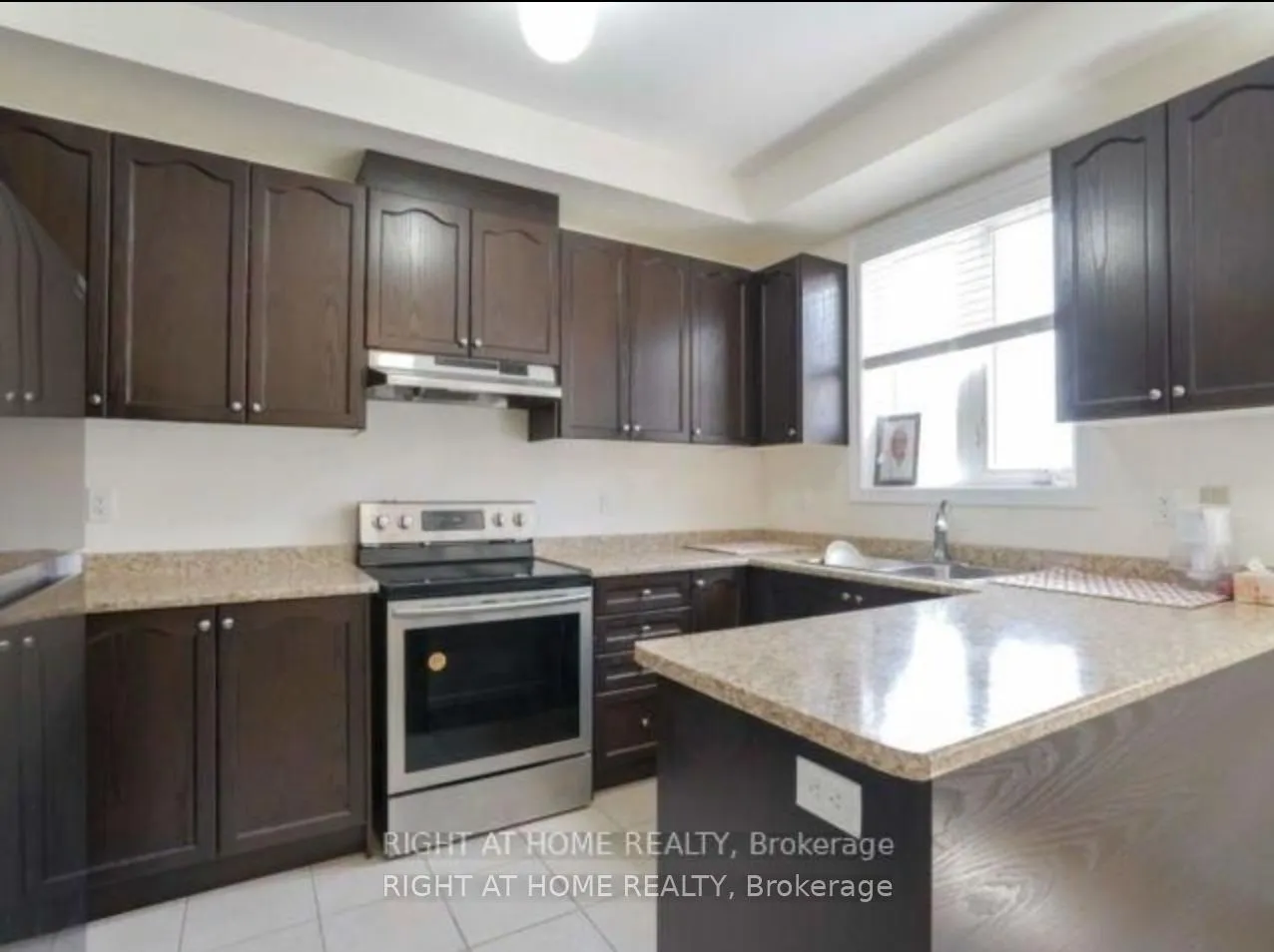 Photo 7 of 90 New Pines Trail, Brampton, Heart Lake East — HOMEH