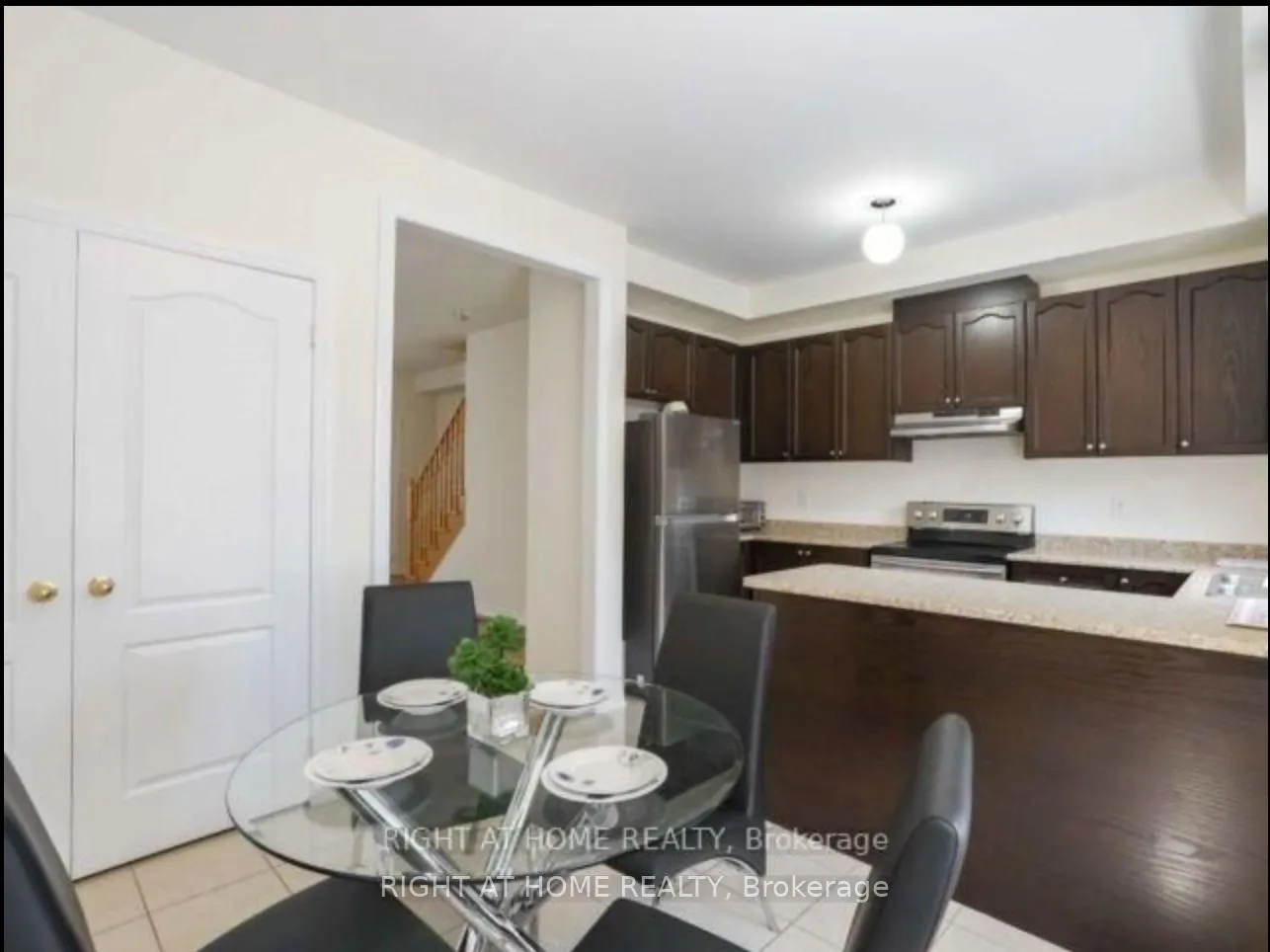 Photo 10 of 90 New Pines Trail, Brampton, Heart Lake East — HOMEH