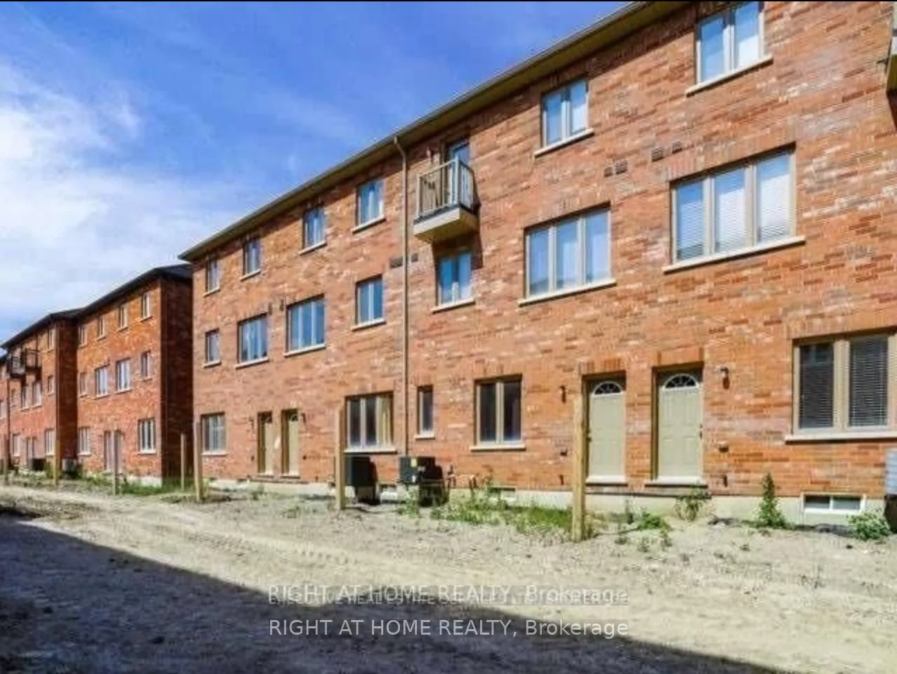 Photo 16 of 90 New Pines Trail, Brampton, Heart Lake East — HOMEH