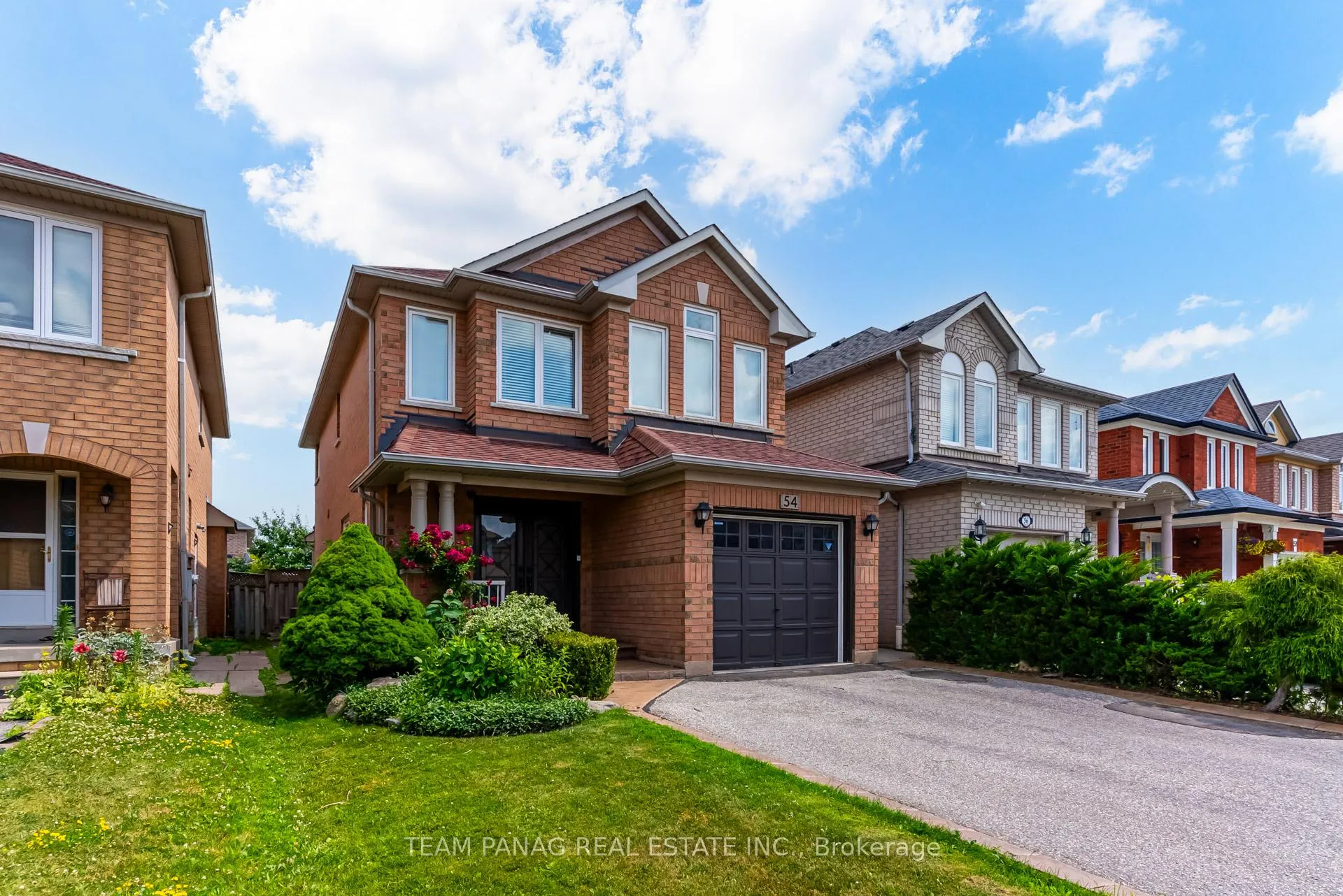 Photo 2 of 54 Loons Call Crescent, Brampton, Sandringham-Wellington — HOMEH