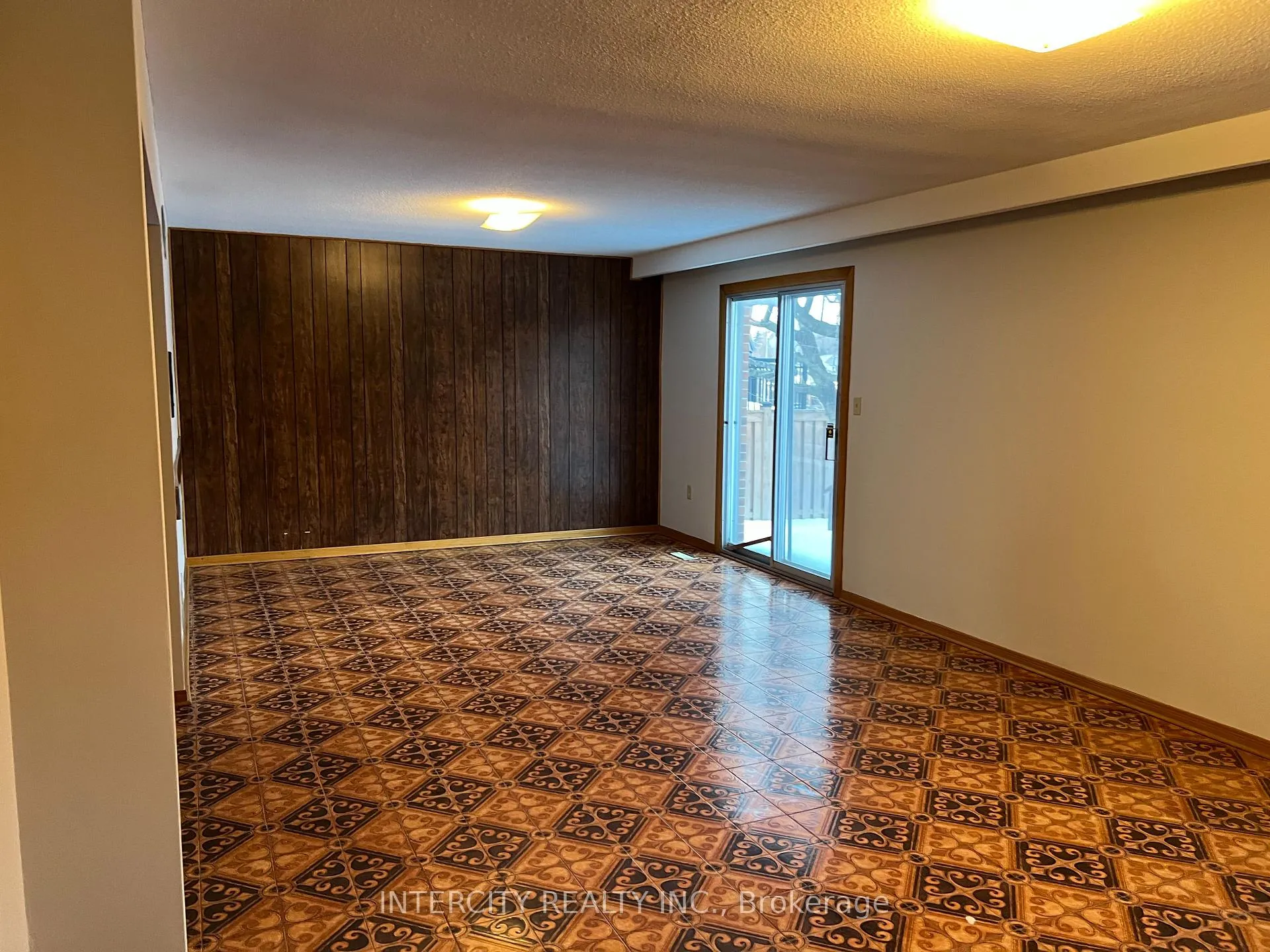 Photo 3 of 180 Jeanne Drive, Vaughan, East Woodbridge — HOMEH