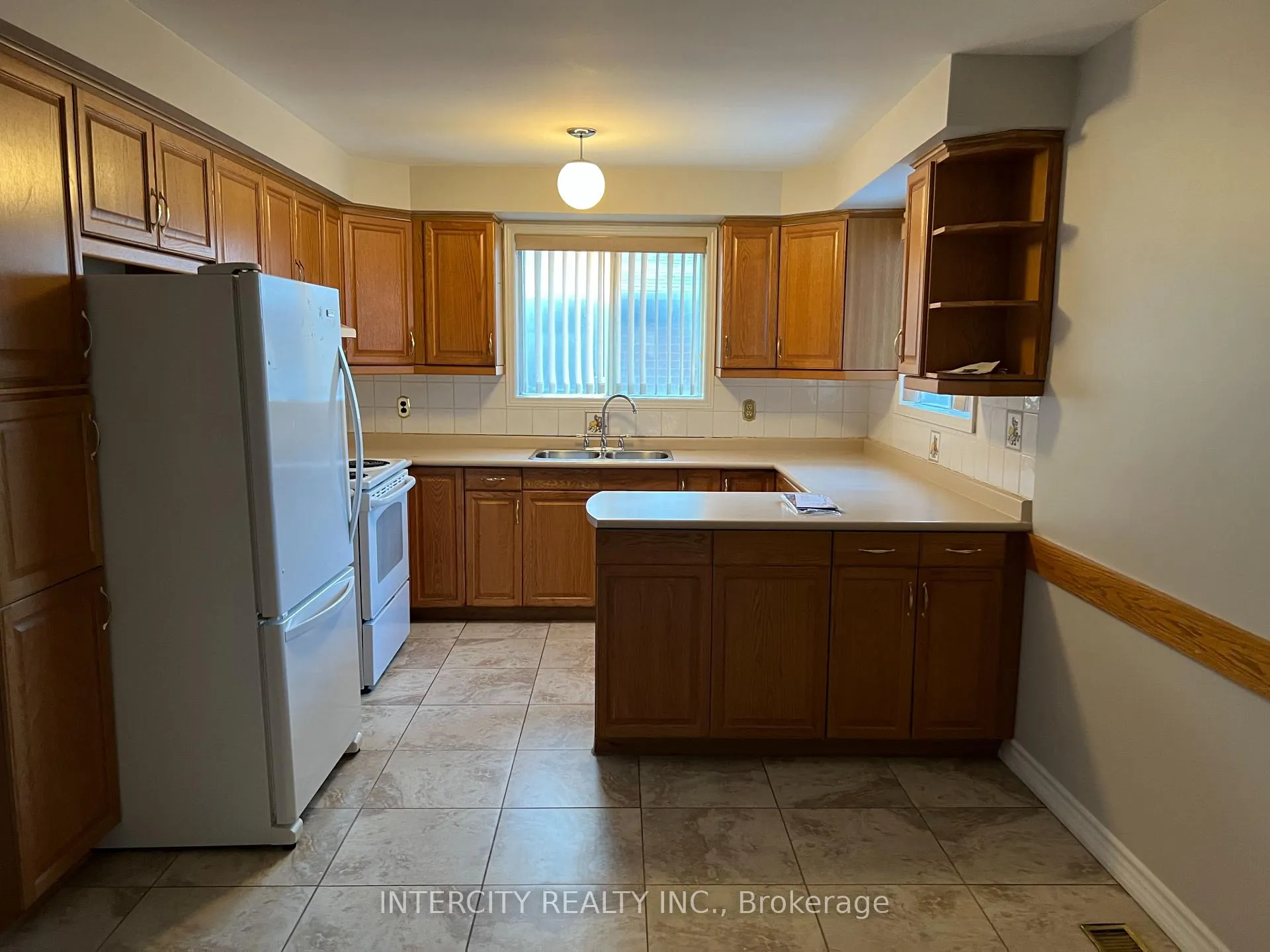 Photo 6 of 180 Jeanne Drive, Vaughan, East Woodbridge — HOMEH