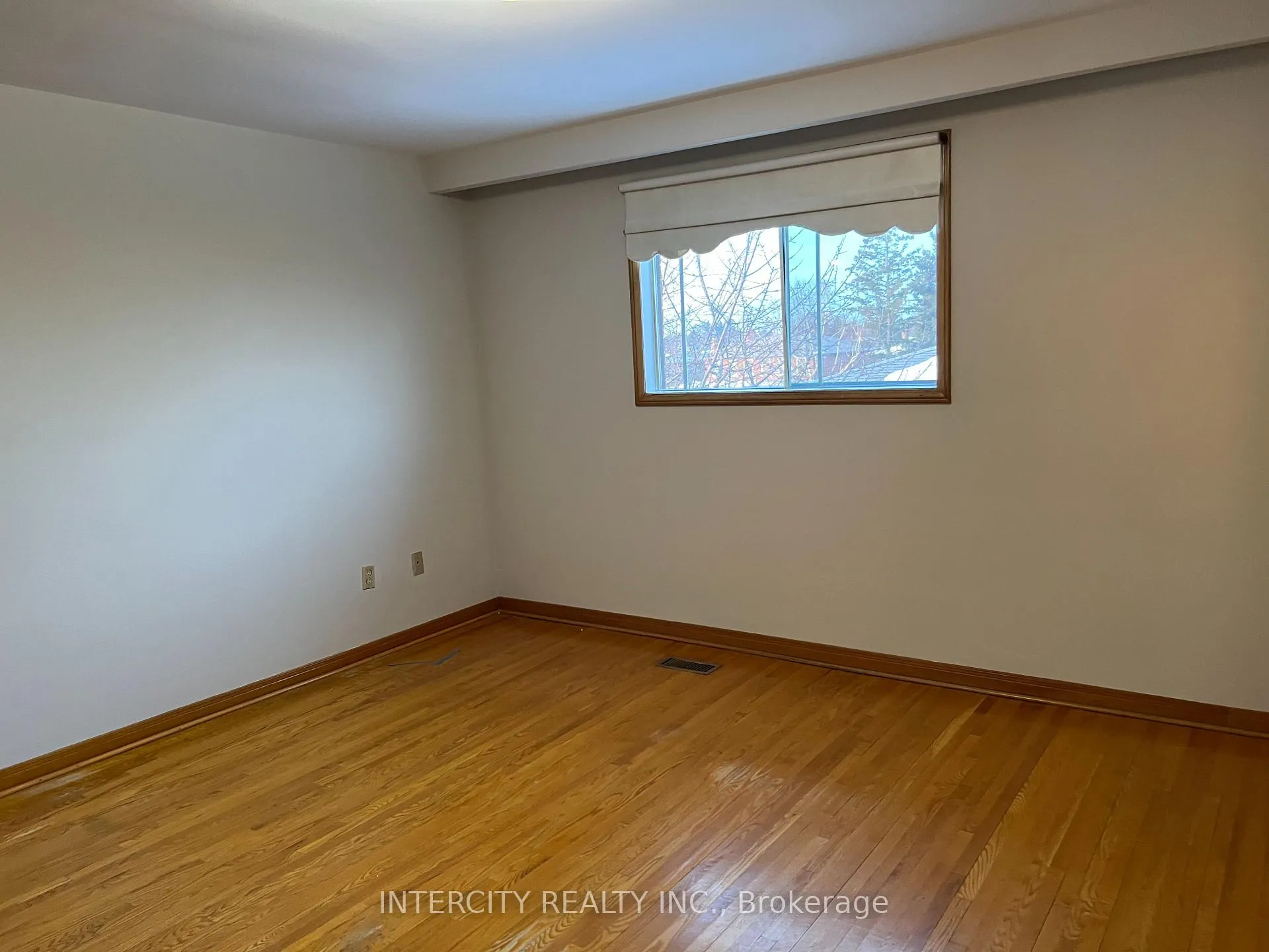 Photo 9 of 180 Jeanne Drive, Vaughan, East Woodbridge — HOMEH