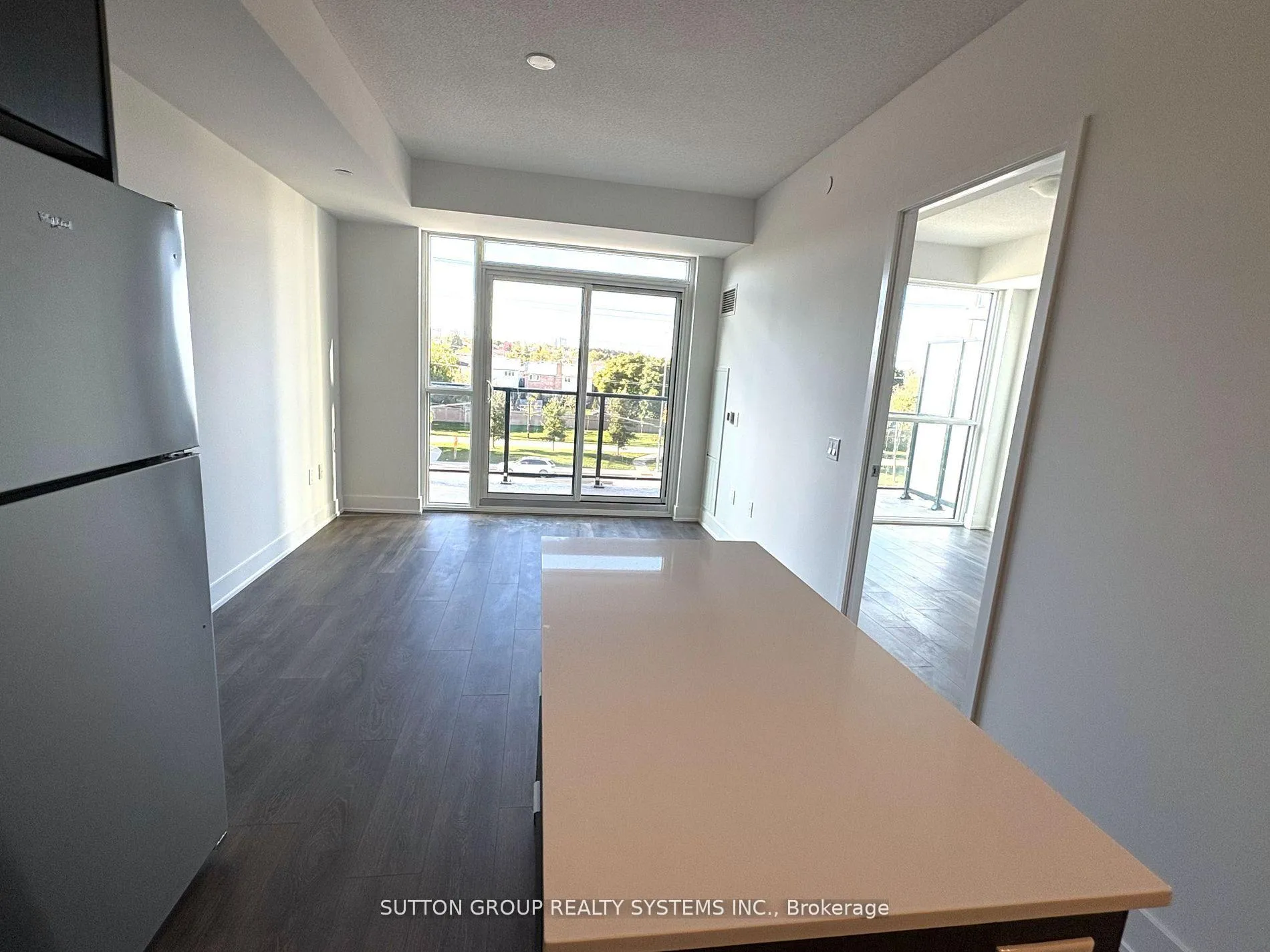 Photo 3 of Unit 311, 204 Burnhamthorpe Road E, Mississauga, City Centre — HOMEH