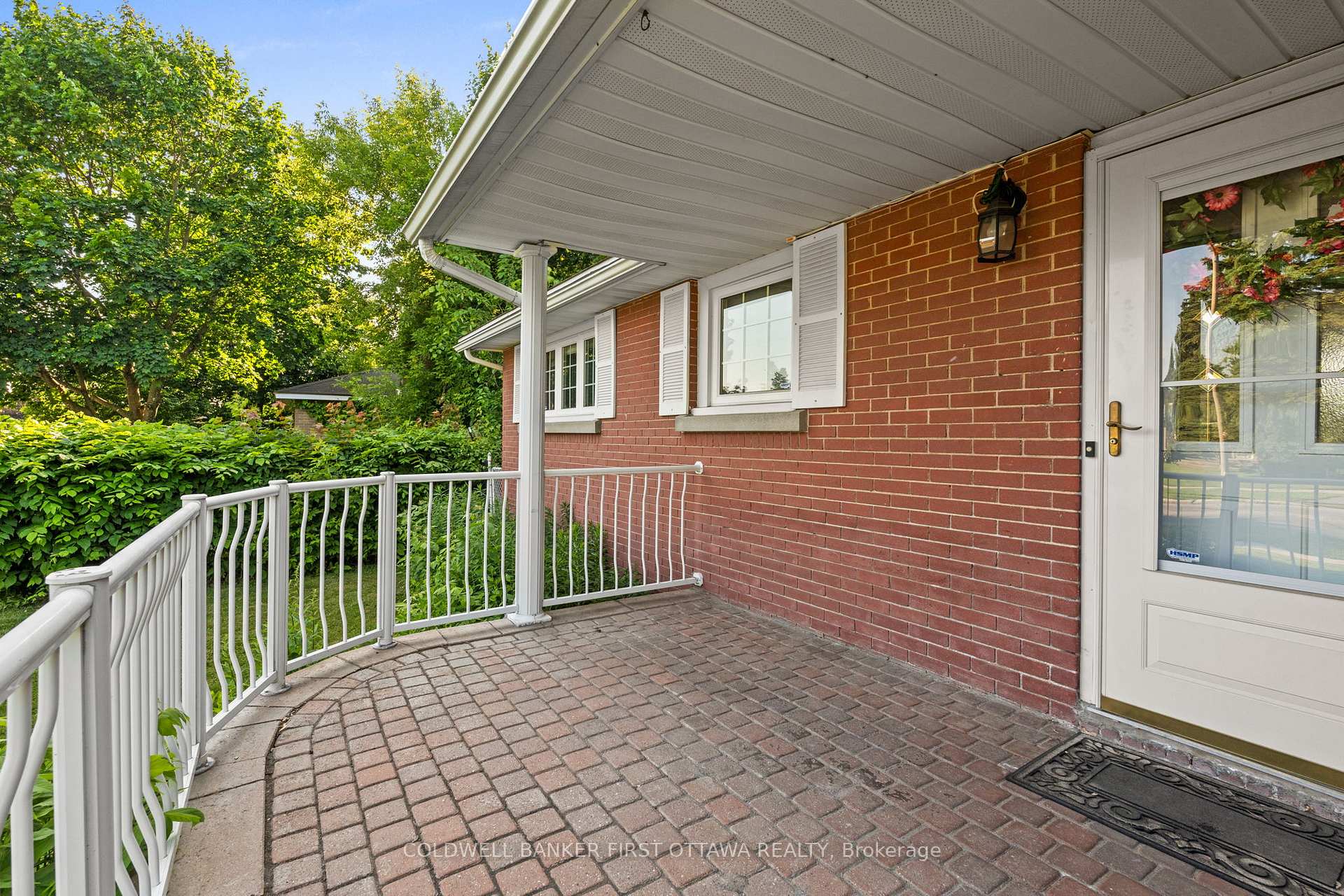Photo 3 of 63 Meadowlands Drive W, Ottawa, Meadowlands/St. Claire Gardens — HOMEH