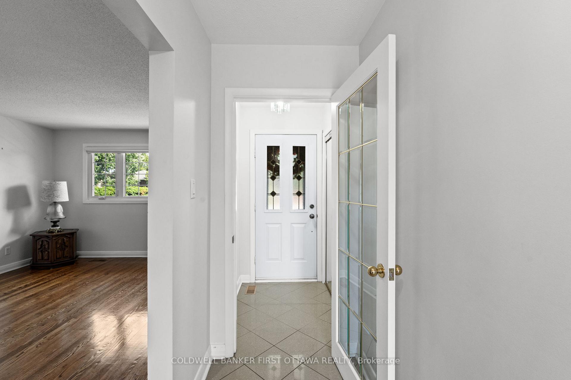 Photo 4 of 63 Meadowlands Drive W, Ottawa, Meadowlands/St. Claire Gardens — HOMEH