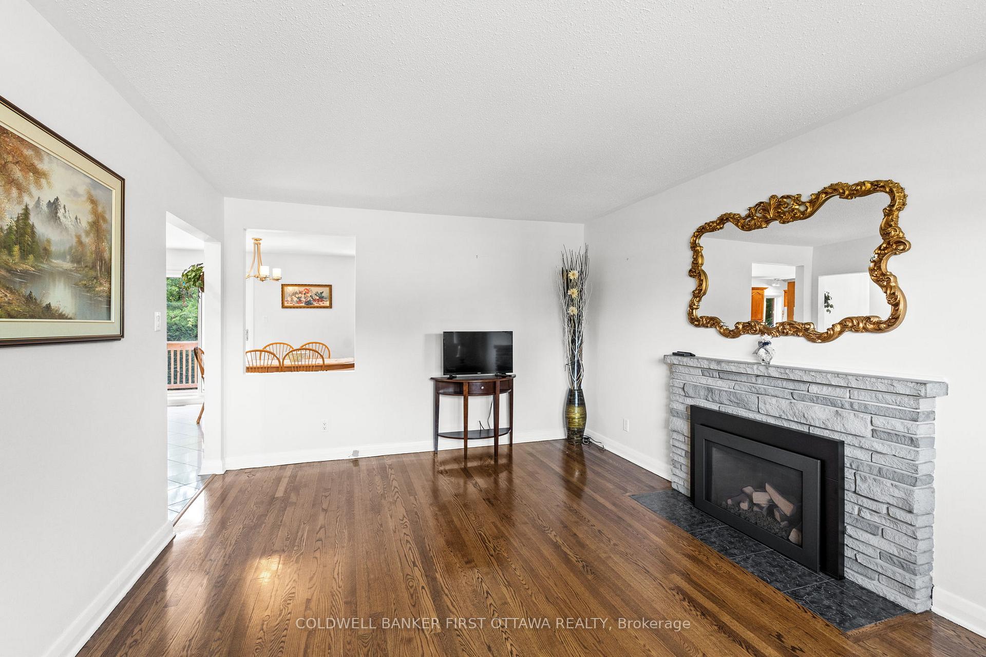Photo 5 of 63 Meadowlands Drive W, Ottawa, Meadowlands/St. Claire Gardens — HOMEH