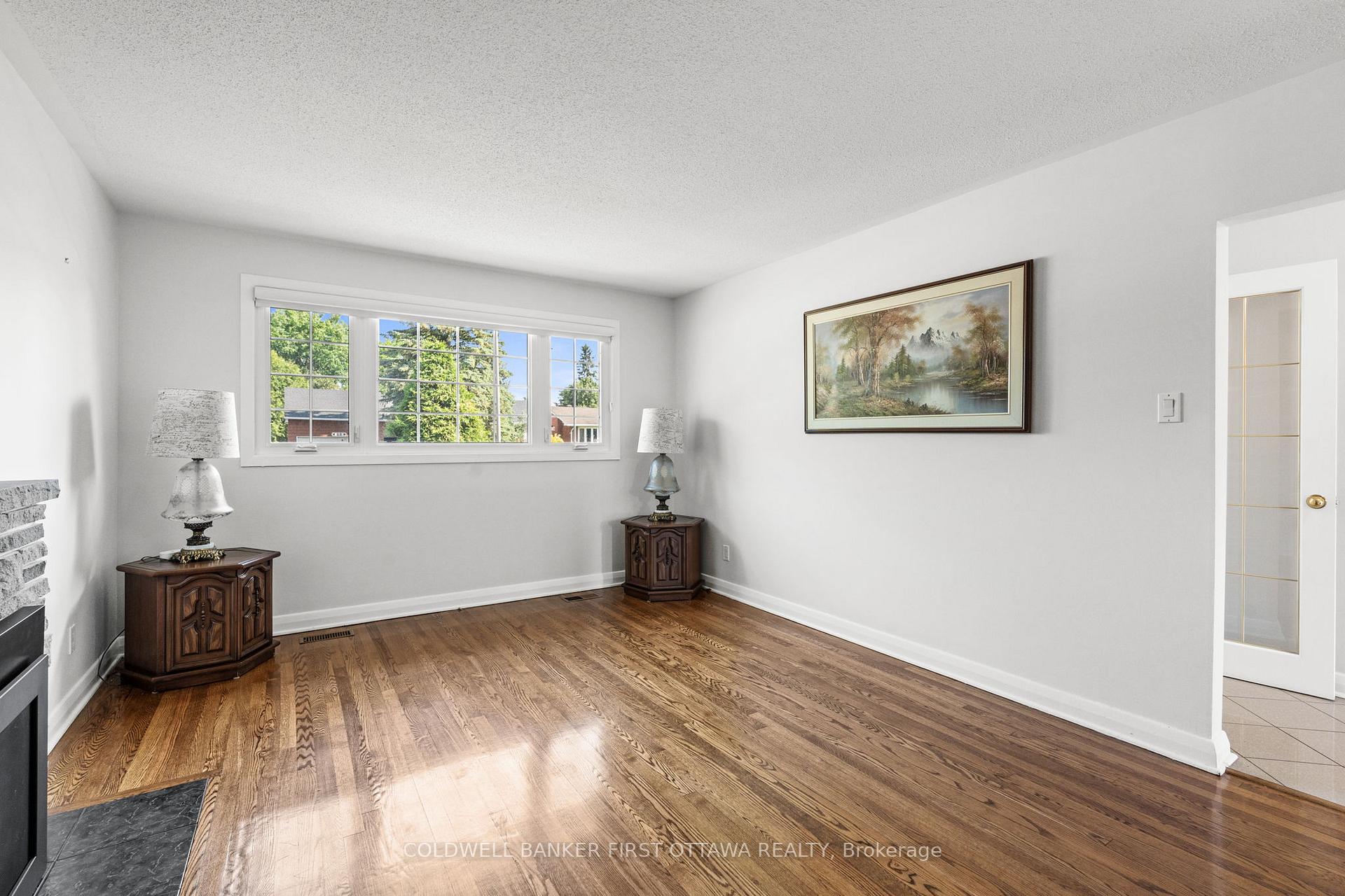 Photo 6 of 63 Meadowlands Drive W, Ottawa, Meadowlands/St. Claire Gardens — HOMEH