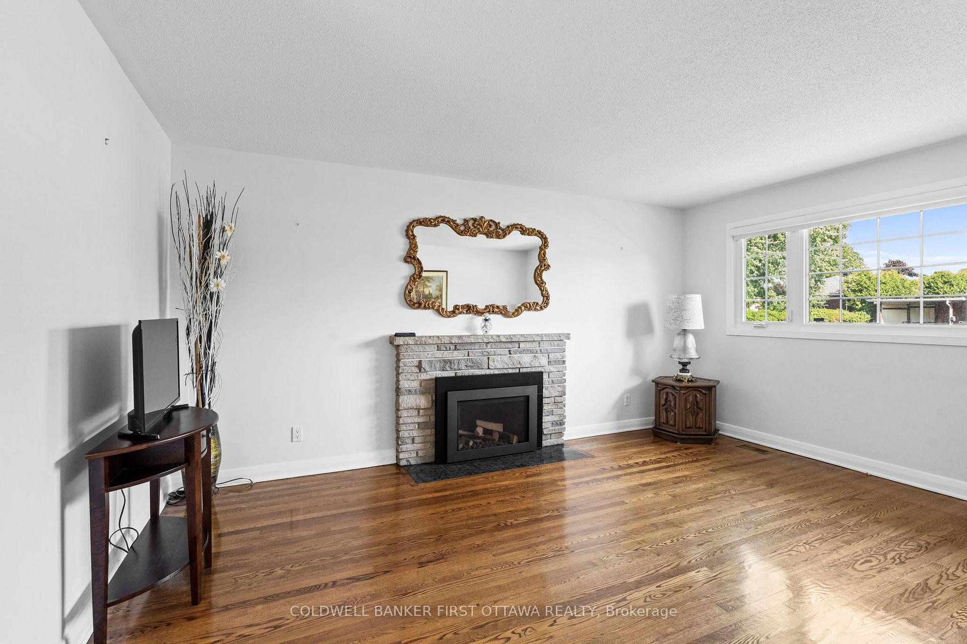 Photo 7 of 63 Meadowlands Drive W, Ottawa, Meadowlands/St. Claire Gardens — HOMEH