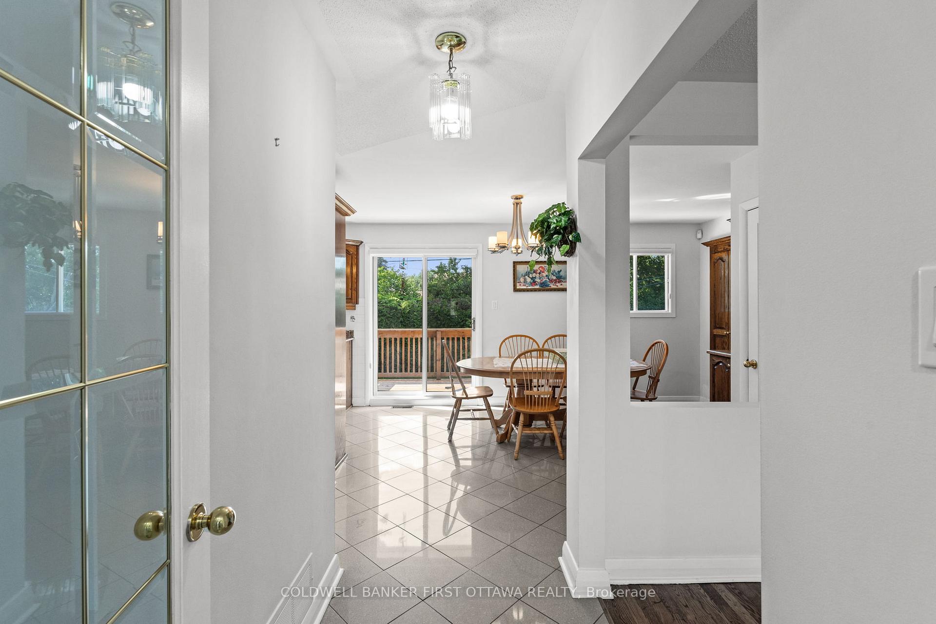 Photo 8 of 63 Meadowlands Drive W, Ottawa, Meadowlands/St. Claire Gardens — HOMEH