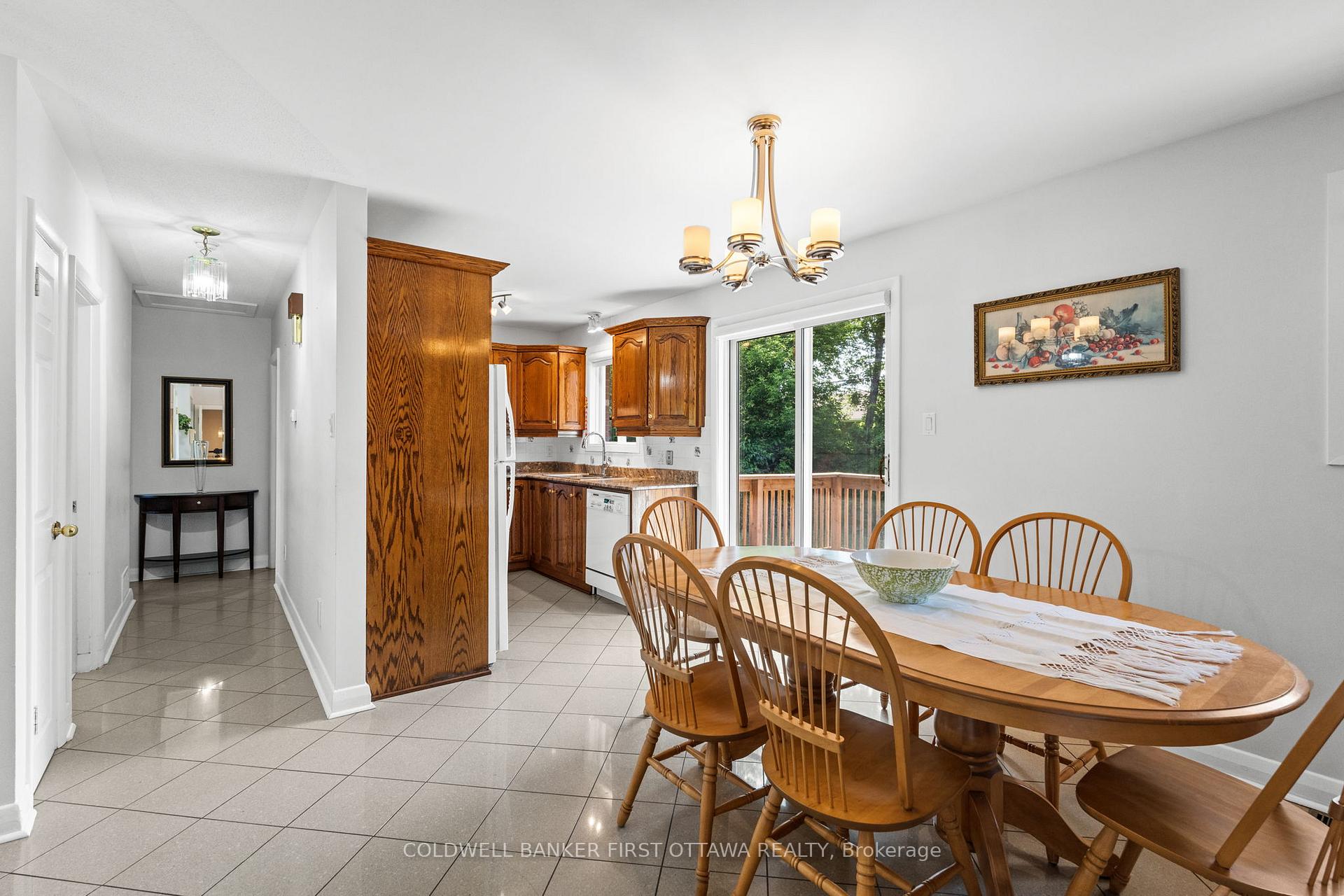 Photo 10 of 63 Meadowlands Drive W, Ottawa, Meadowlands/St. Claire Gardens — HOMEH