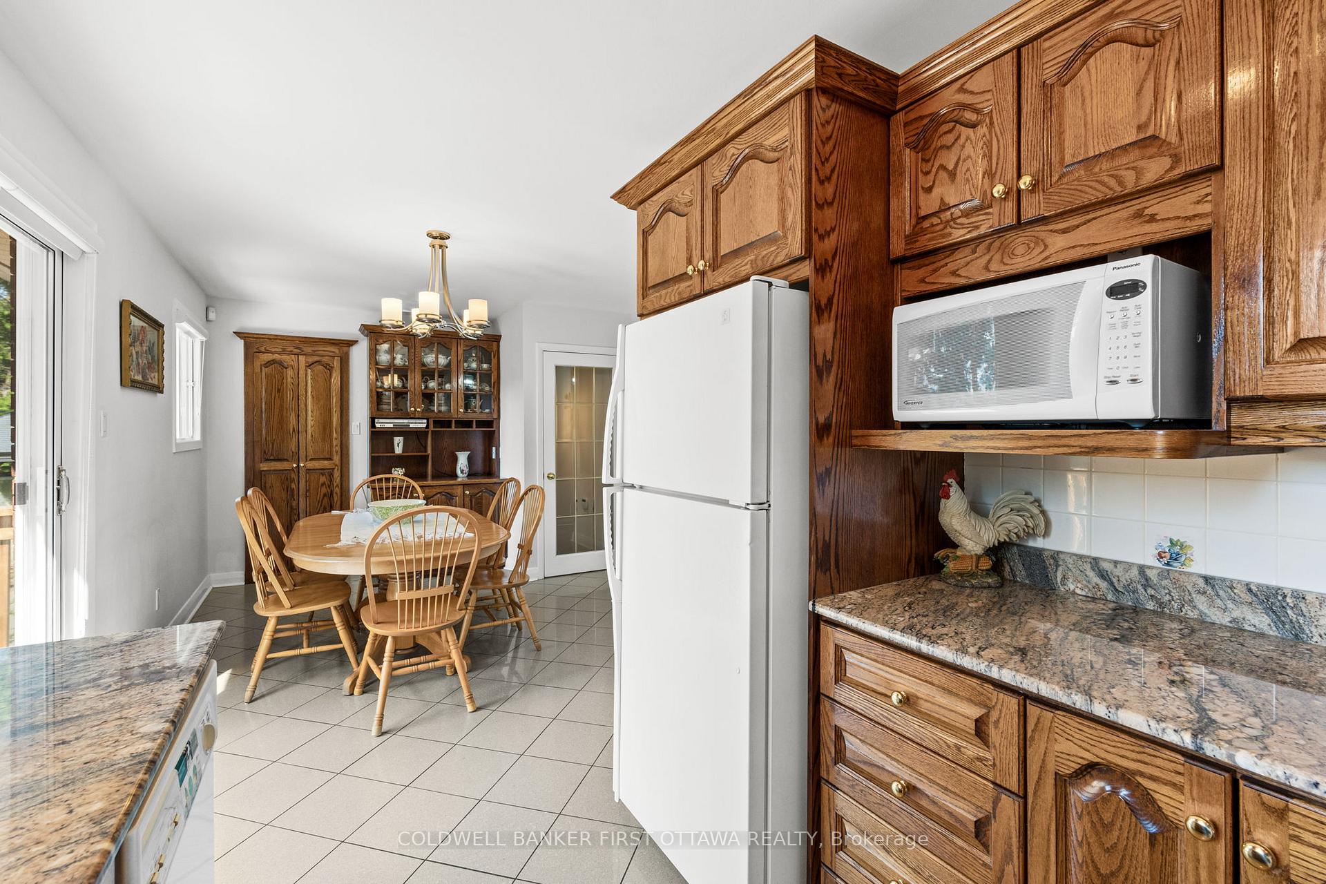 Photo 13 of 63 Meadowlands Drive W, Ottawa, Meadowlands/St. Claire Gardens — HOMEH
