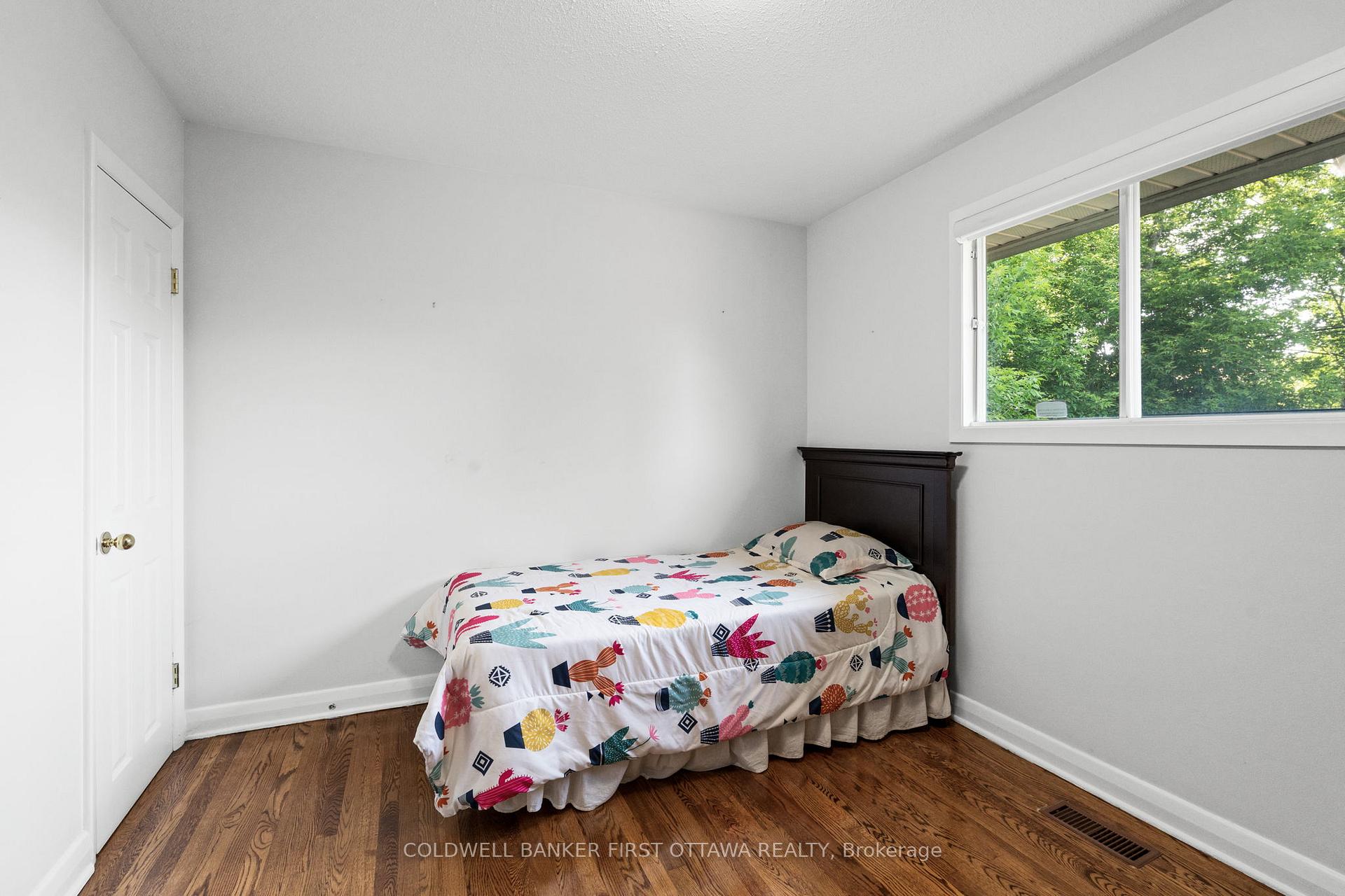 Photo 16 of 63 Meadowlands Drive W, Ottawa, Meadowlands/St. Claire Gardens — HOMEH