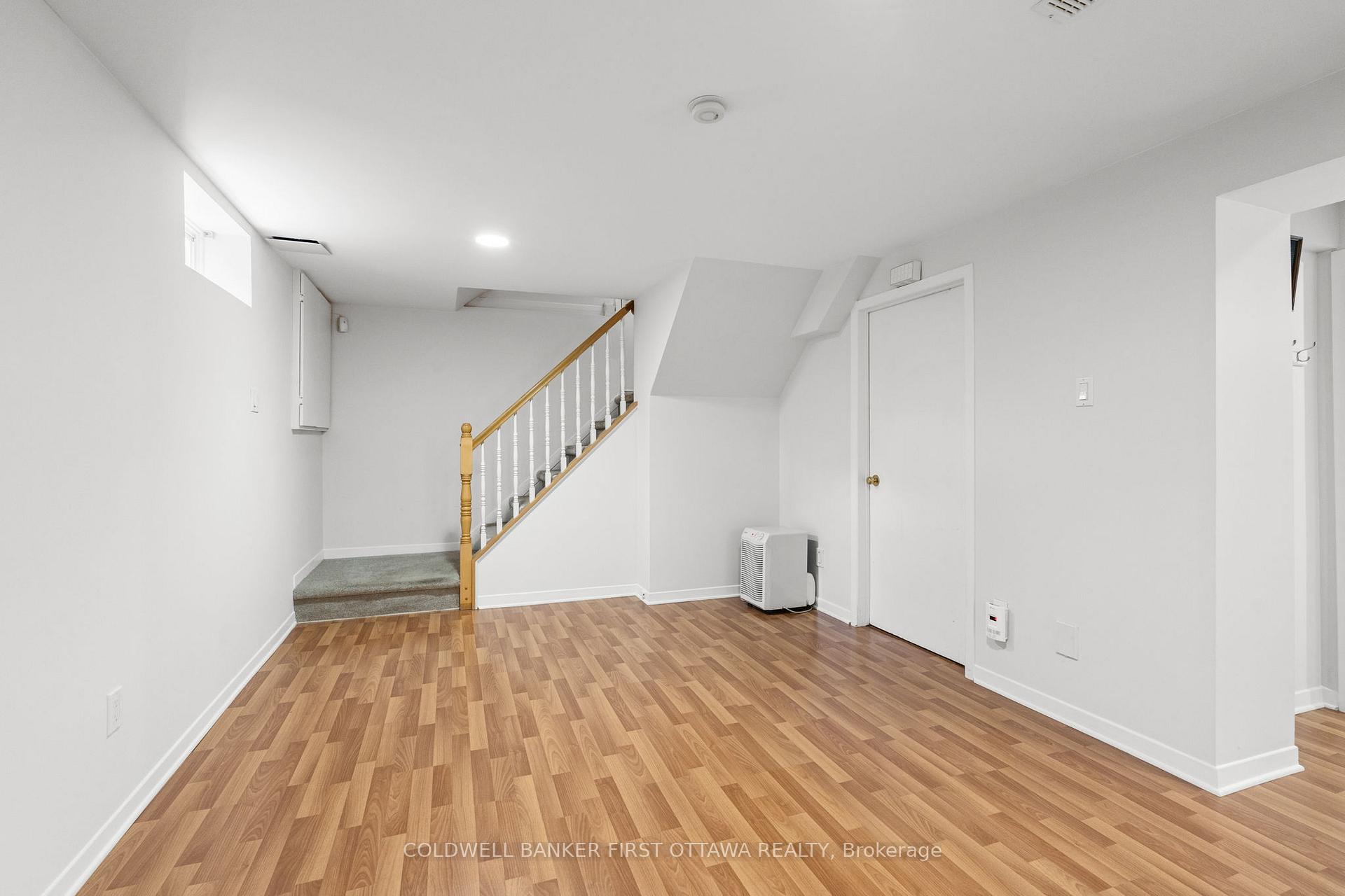 Photo 20 of 63 Meadowlands Drive W, Ottawa, Meadowlands/St. Claire Gardens — HOMEH