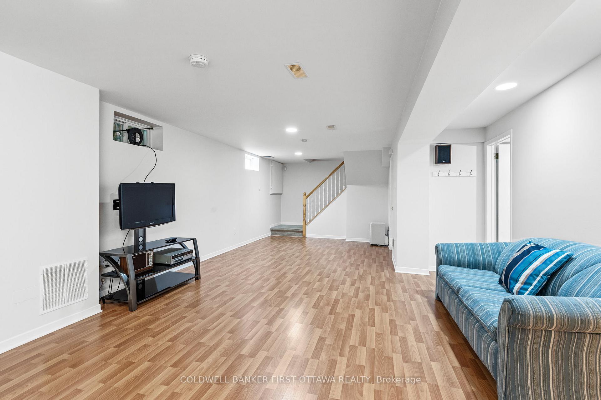 Photo 23 of 63 Meadowlands Drive W, Ottawa, Meadowlands/St. Claire Gardens — HOMEH