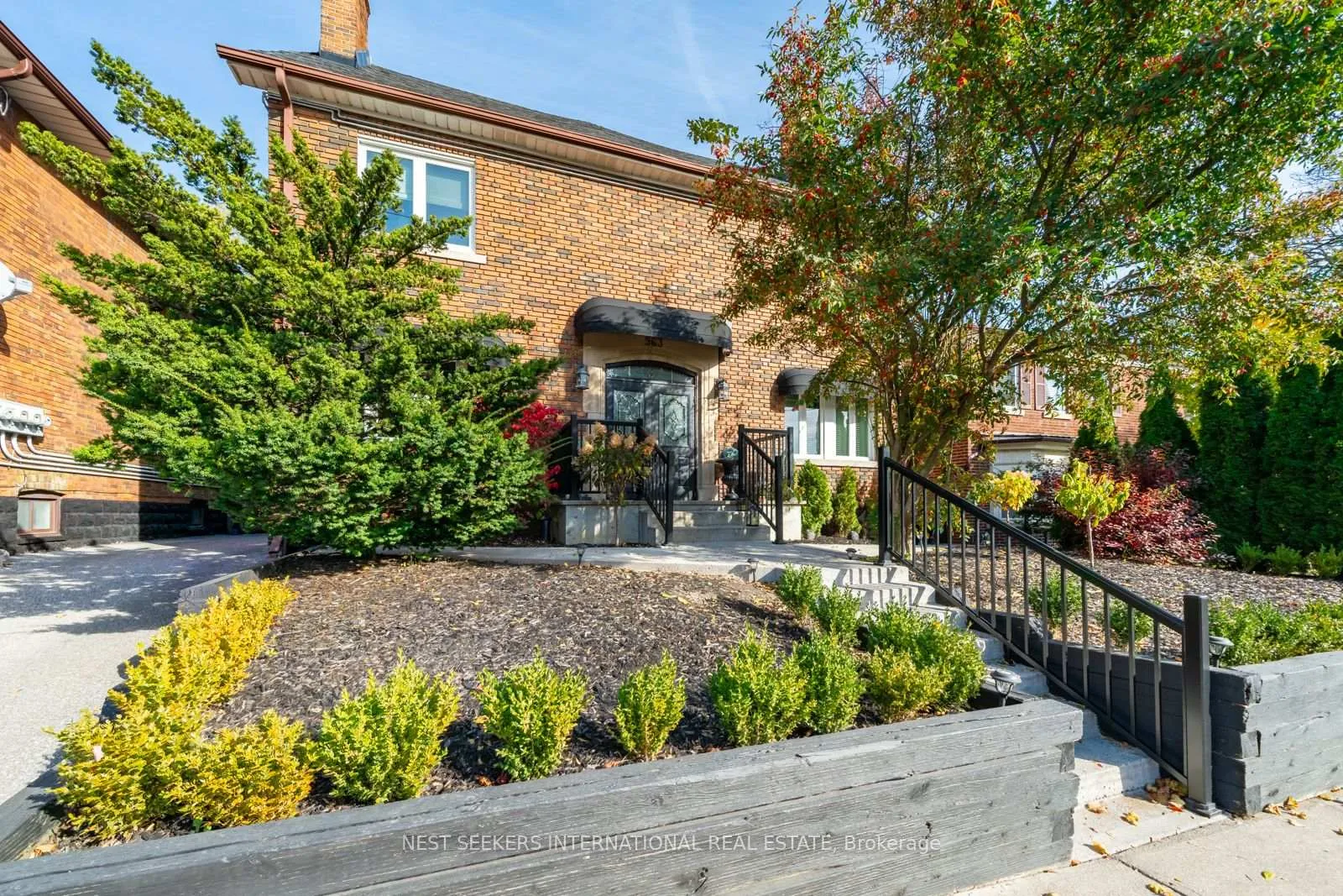 Front of Unit 5, 963 Avenue Road