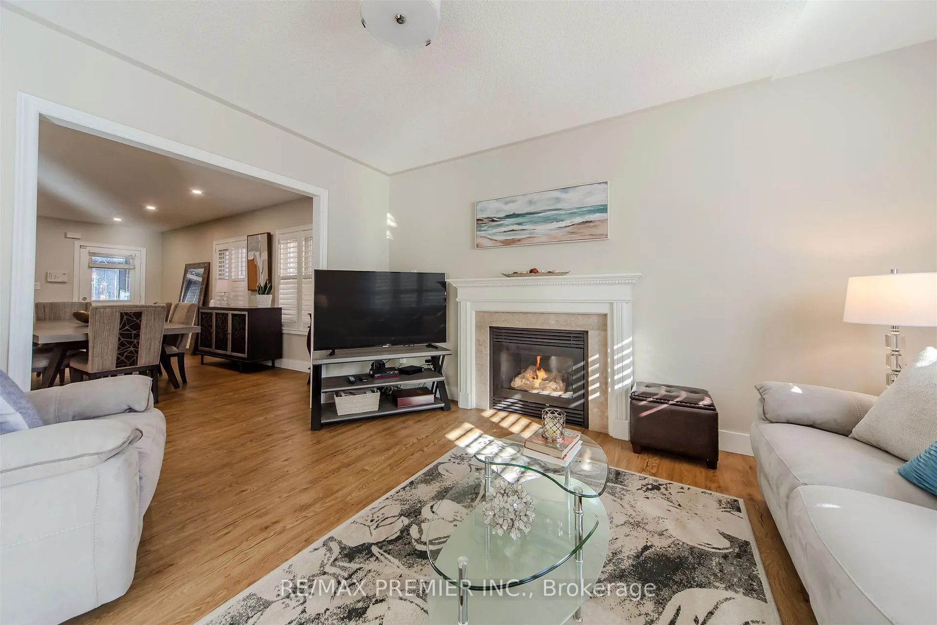 Photo 9 of 17 Villandry Crescent, Vaughan, Maple — HOMEH