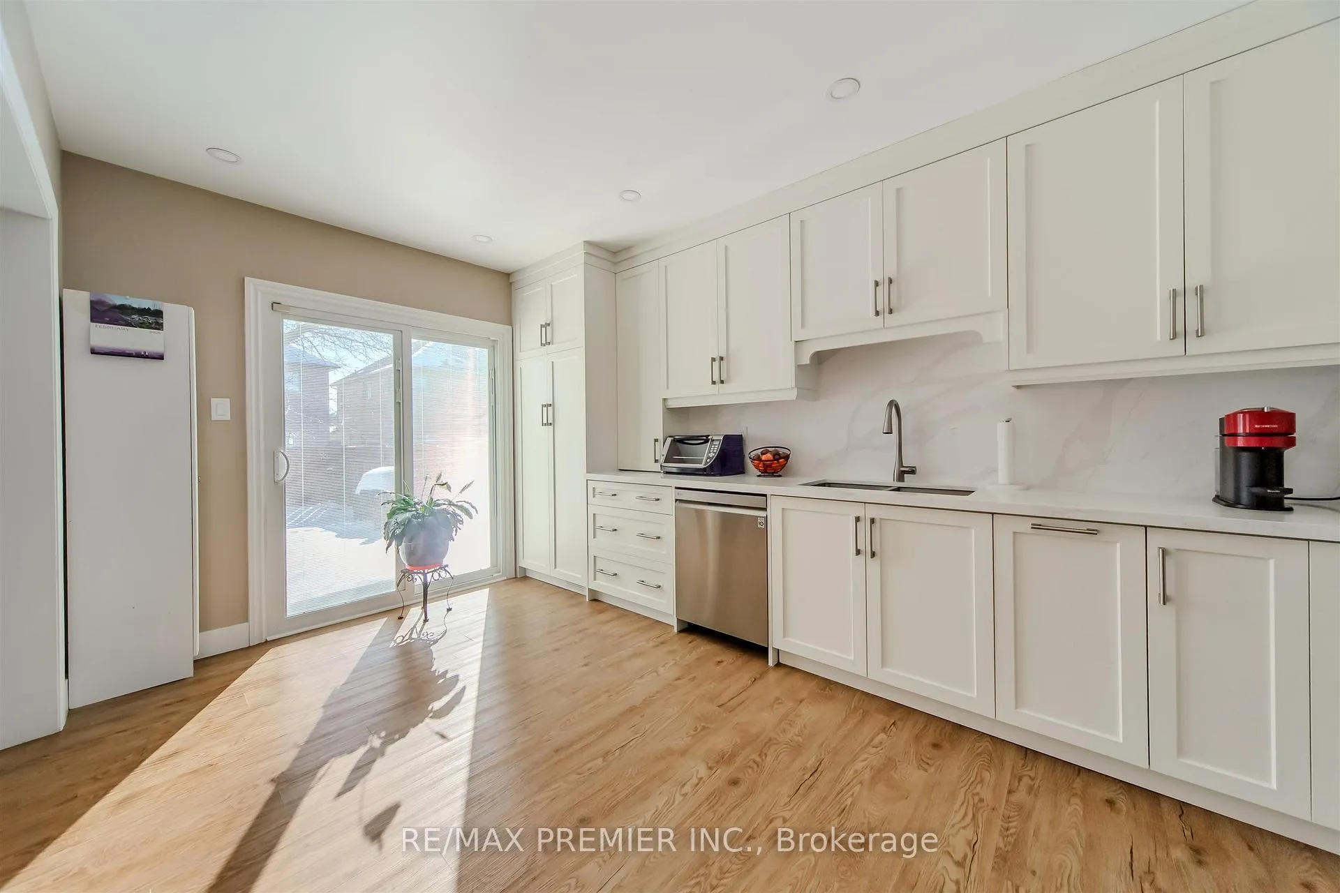 Photo 13 of 17 Villandry Crescent, Vaughan, Maple — HOMEH