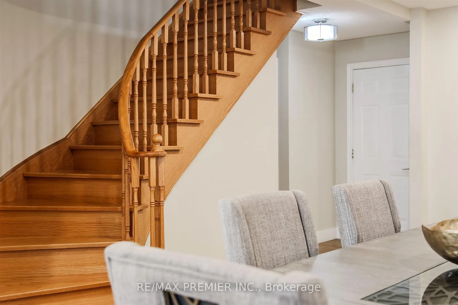 Photo 15 of 17 Villandry Crescent, Vaughan, Maple — HOMEH