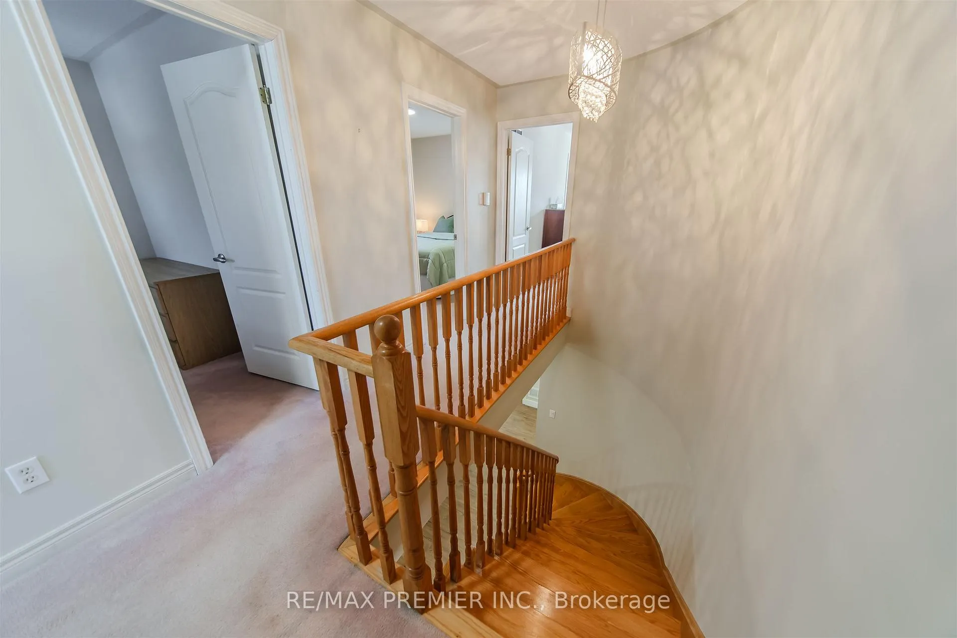 Photo 16 of 17 Villandry Crescent, Vaughan, Maple — HOMEH