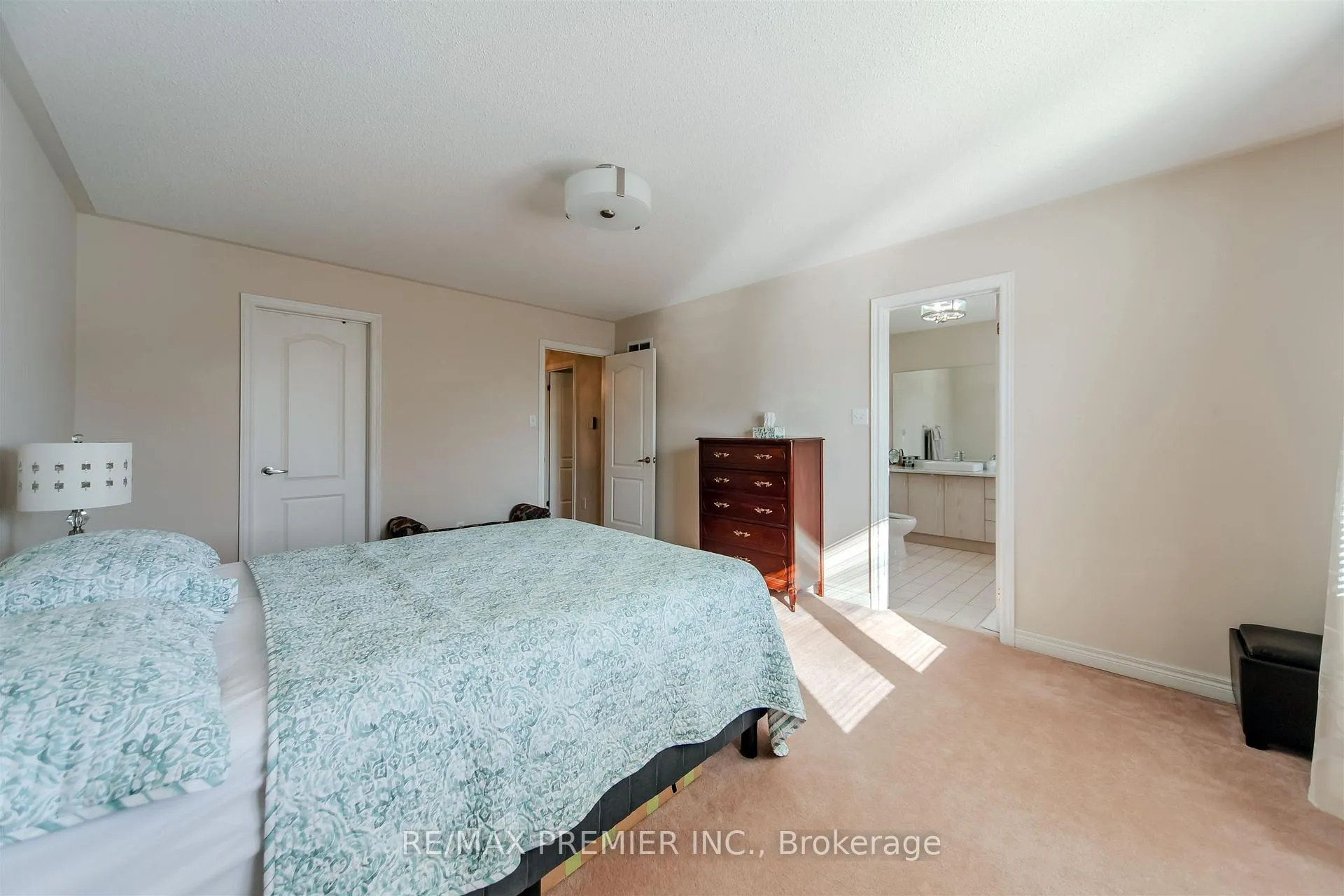 Photo 18 of 17 Villandry Crescent, Vaughan, Maple — HOMEH