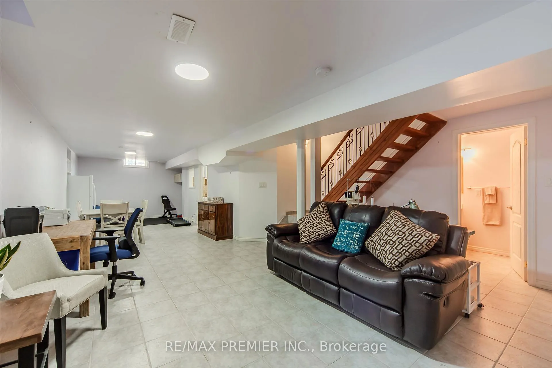 Photo 27 of 17 Villandry Crescent, Vaughan, Maple — HOMEH