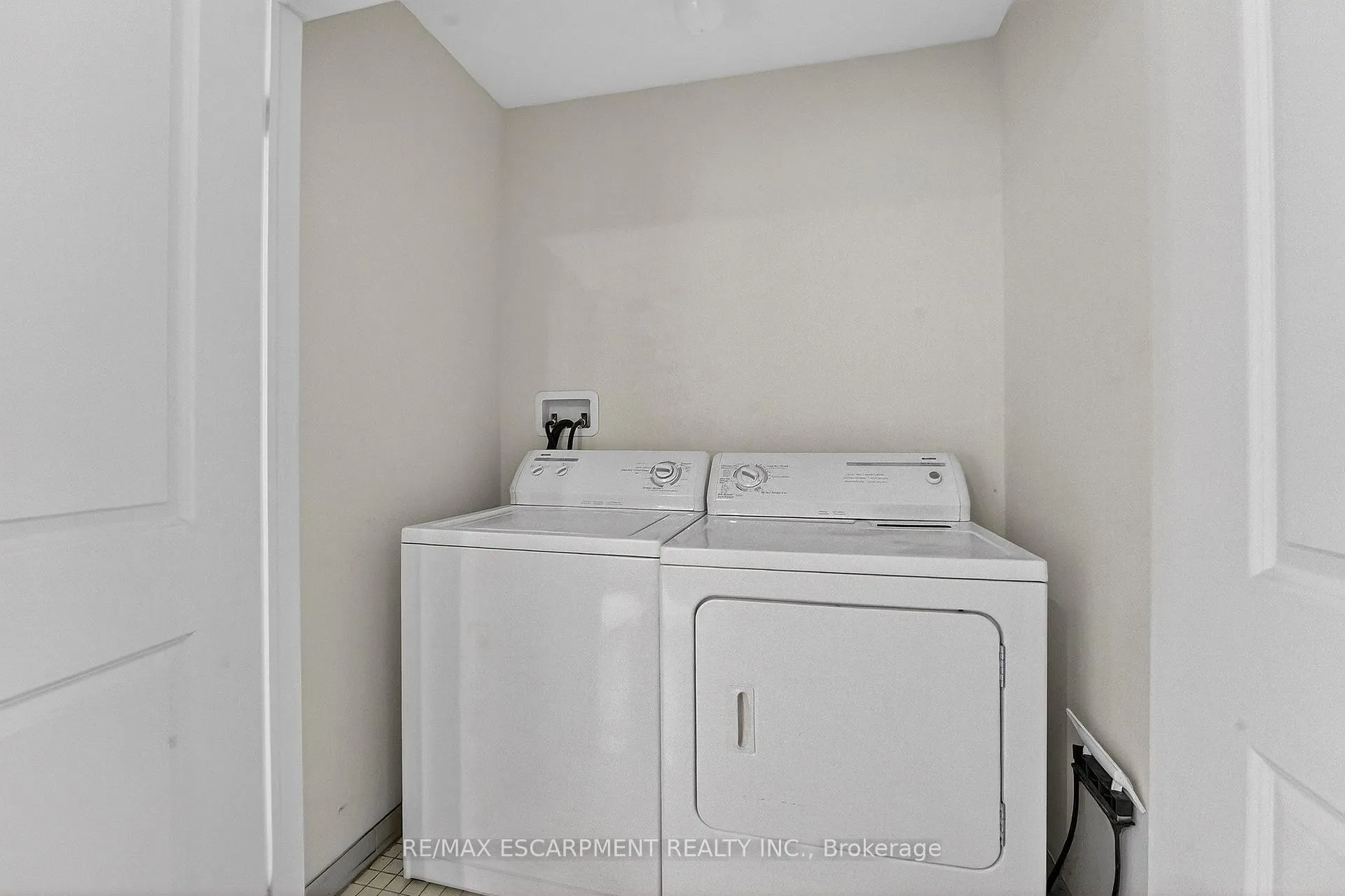 Photo 30 of 101 Dennis Drive, West Lincoln, Smithville — HOMEH
