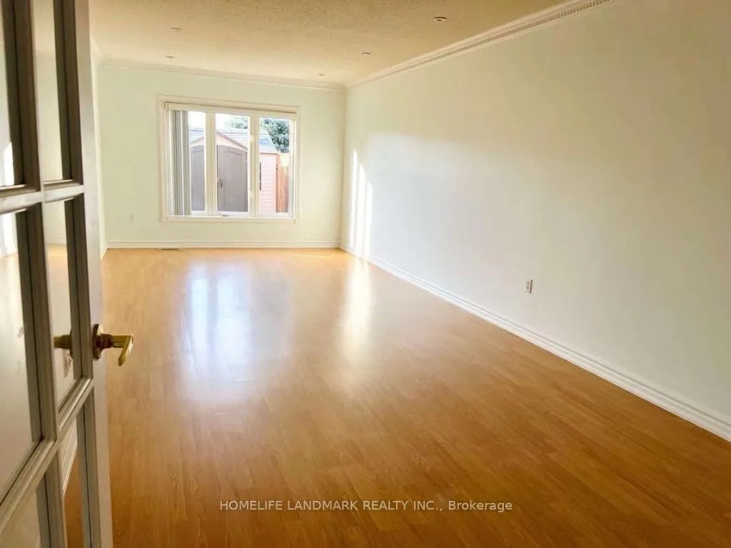 Photo 3 of 22 Angela Court, Markham, Middlefield — HOMEH