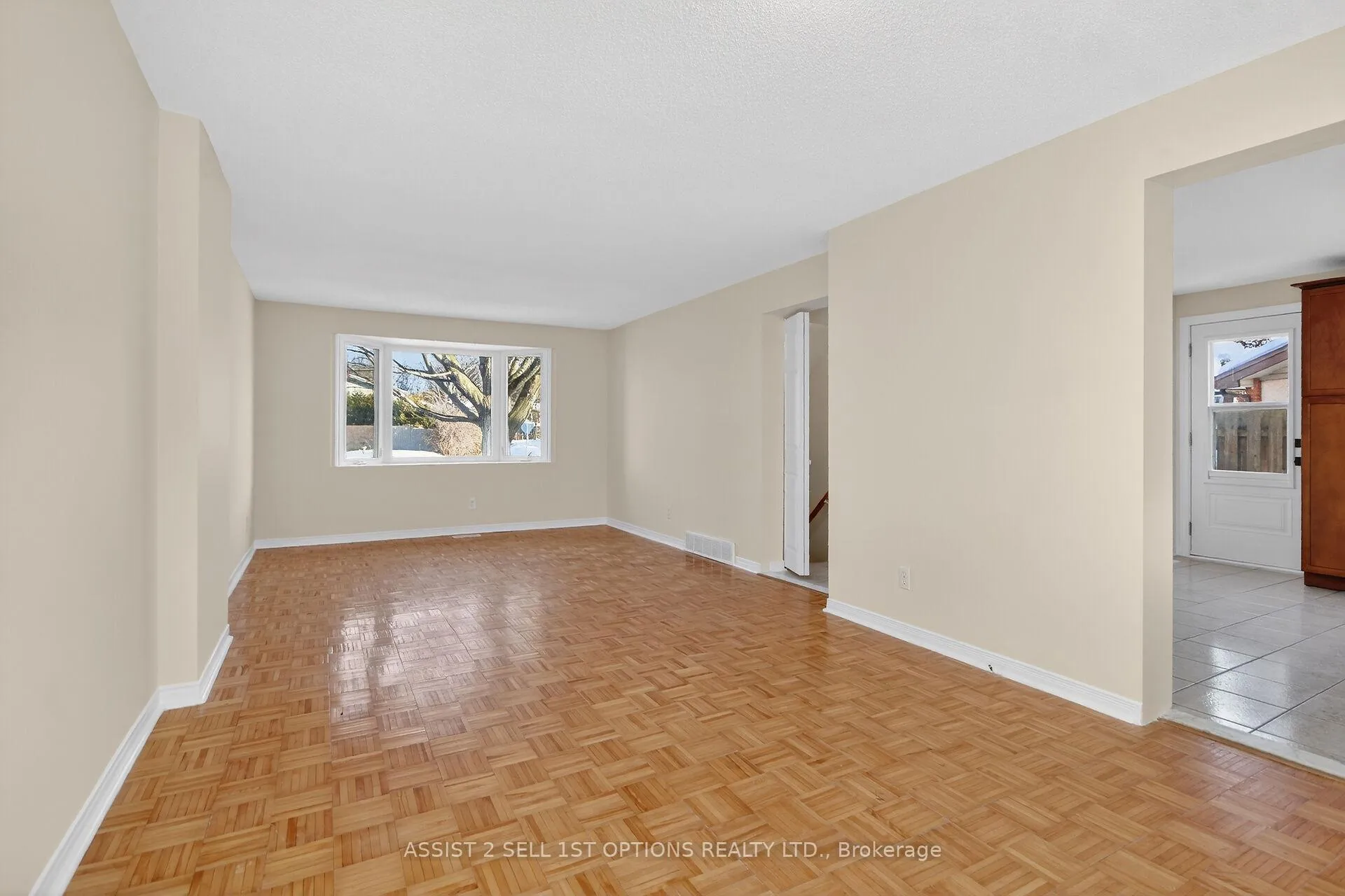 Photo 7 of 3 Benlea Drive, Ottawa, Tanglewood — HOMEH