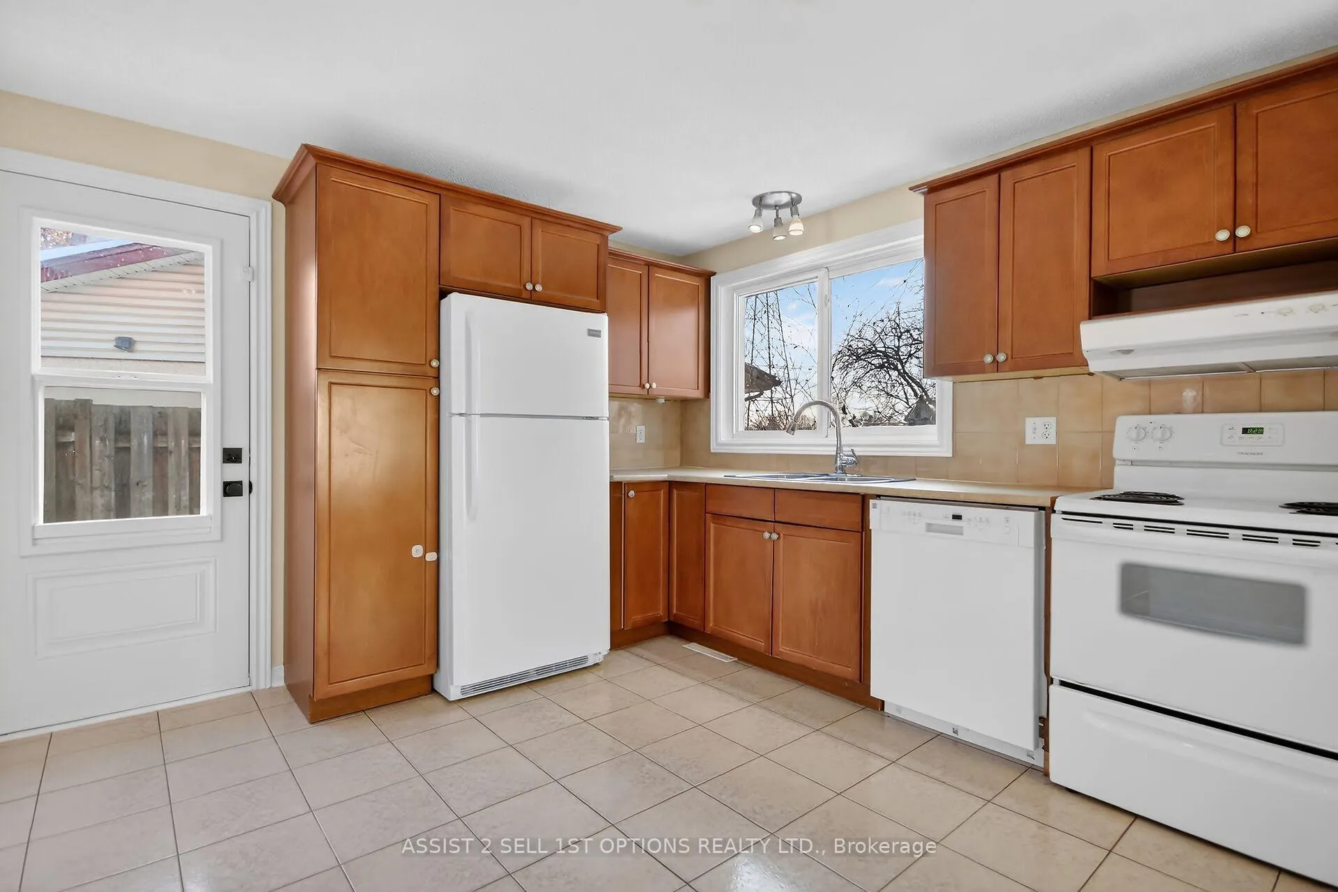 Photo 9 of 3 Benlea Drive, Ottawa, Tanglewood — HOMEH