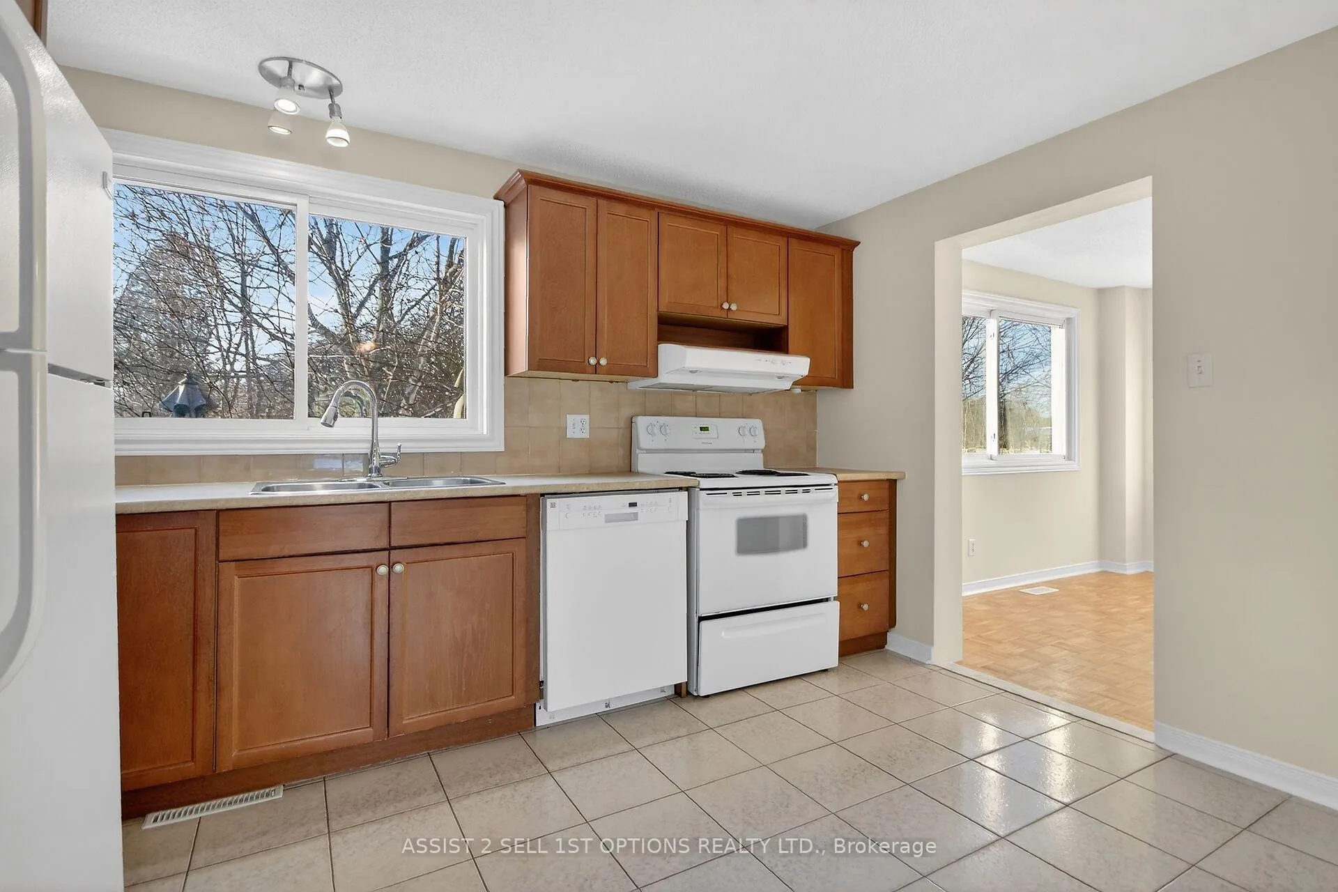 Photo 11 of 3 Benlea Drive, Ottawa, Tanglewood — HOMEH