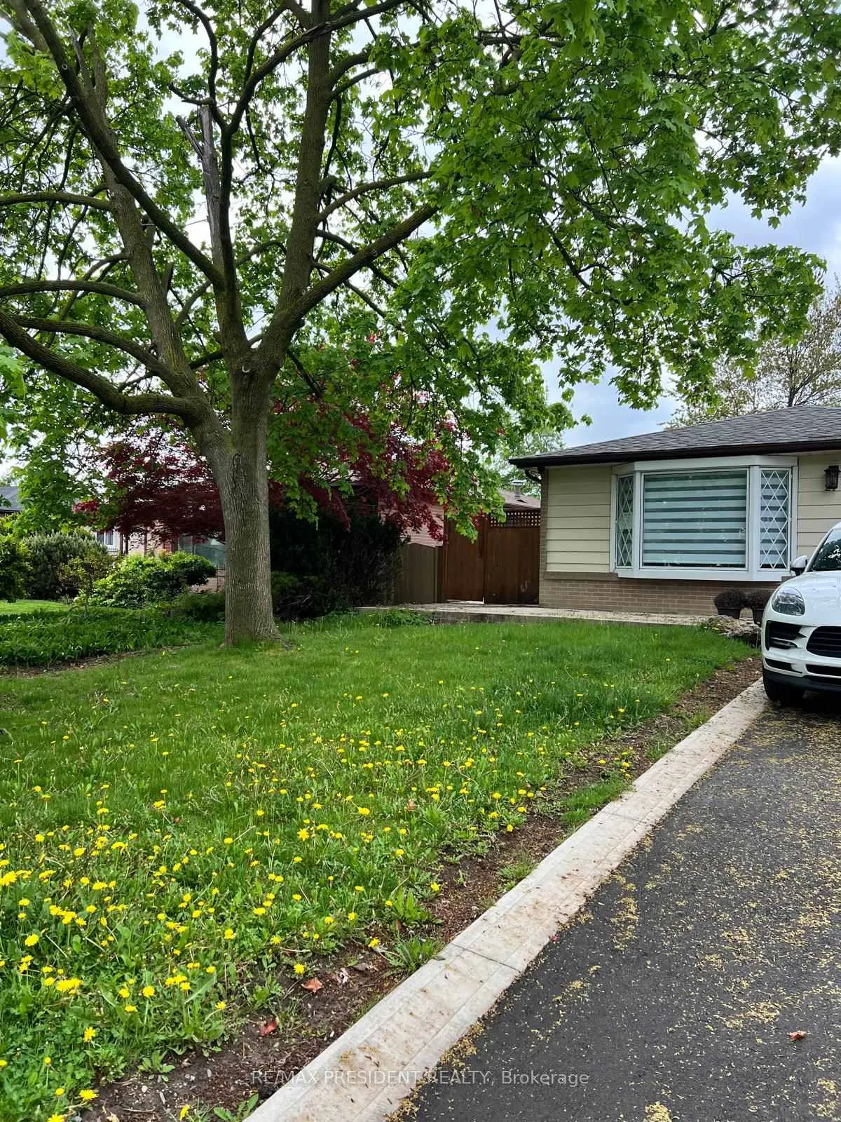 Photo 2 of Unit 1, 27 Drayton Crescent, Brampton, Southgate — HOMEH