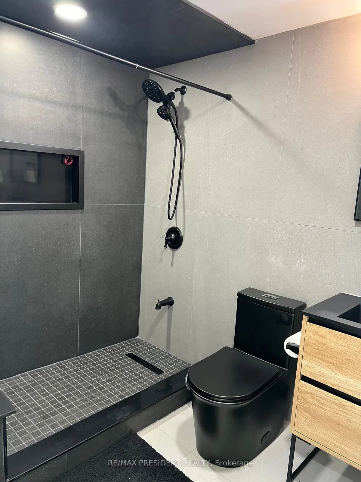 Photo 12 of Unit 1, 27 Drayton Crescent, Brampton, Southgate — HOMEH